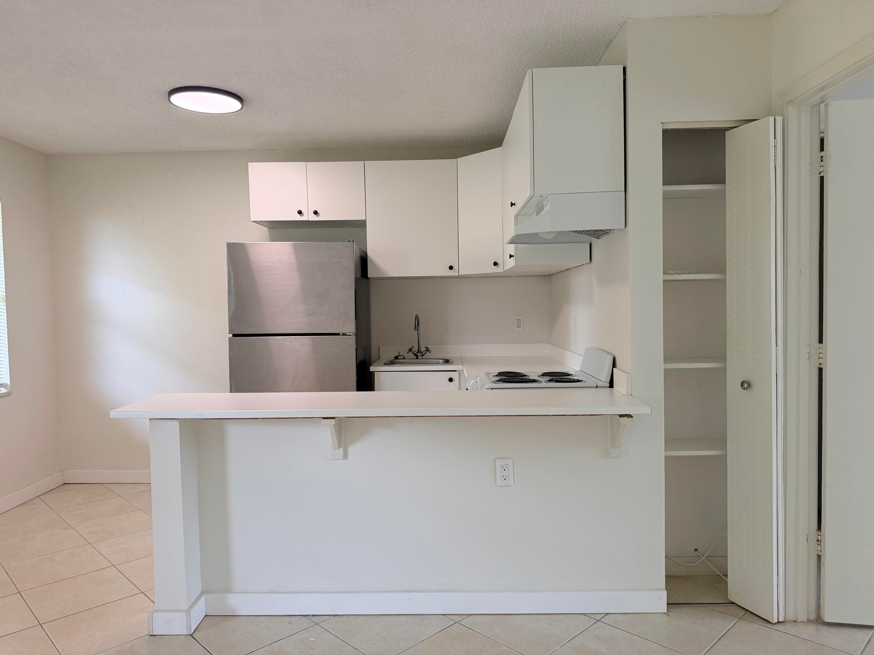 5174 NE 6th Avenue 526, Oakland Park, FL 33334 — photo