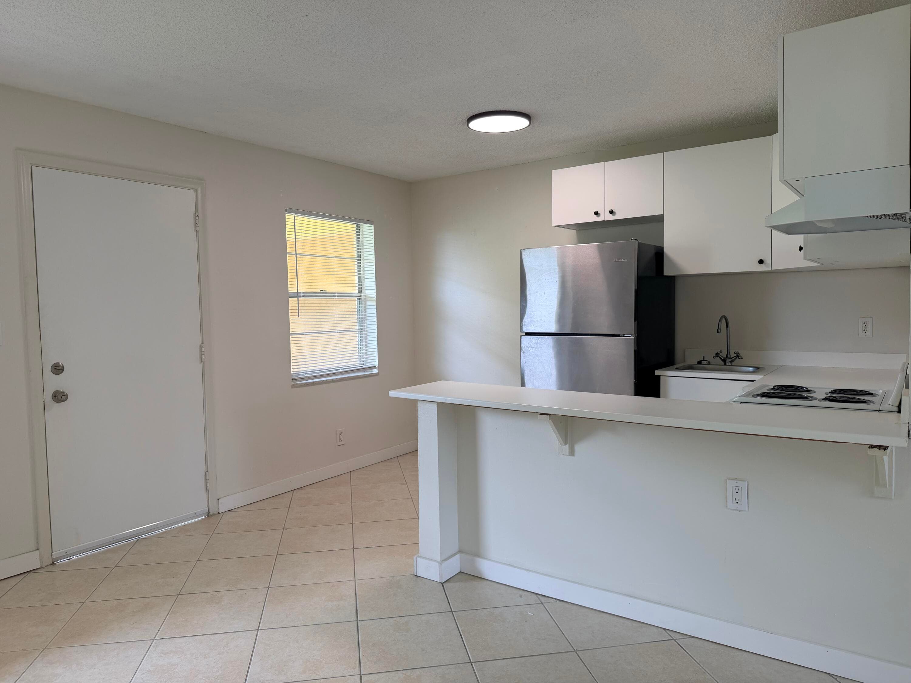 5174 NE 6th Avenue 526, Oakland Park, FL 33334 — photo 4 of 21