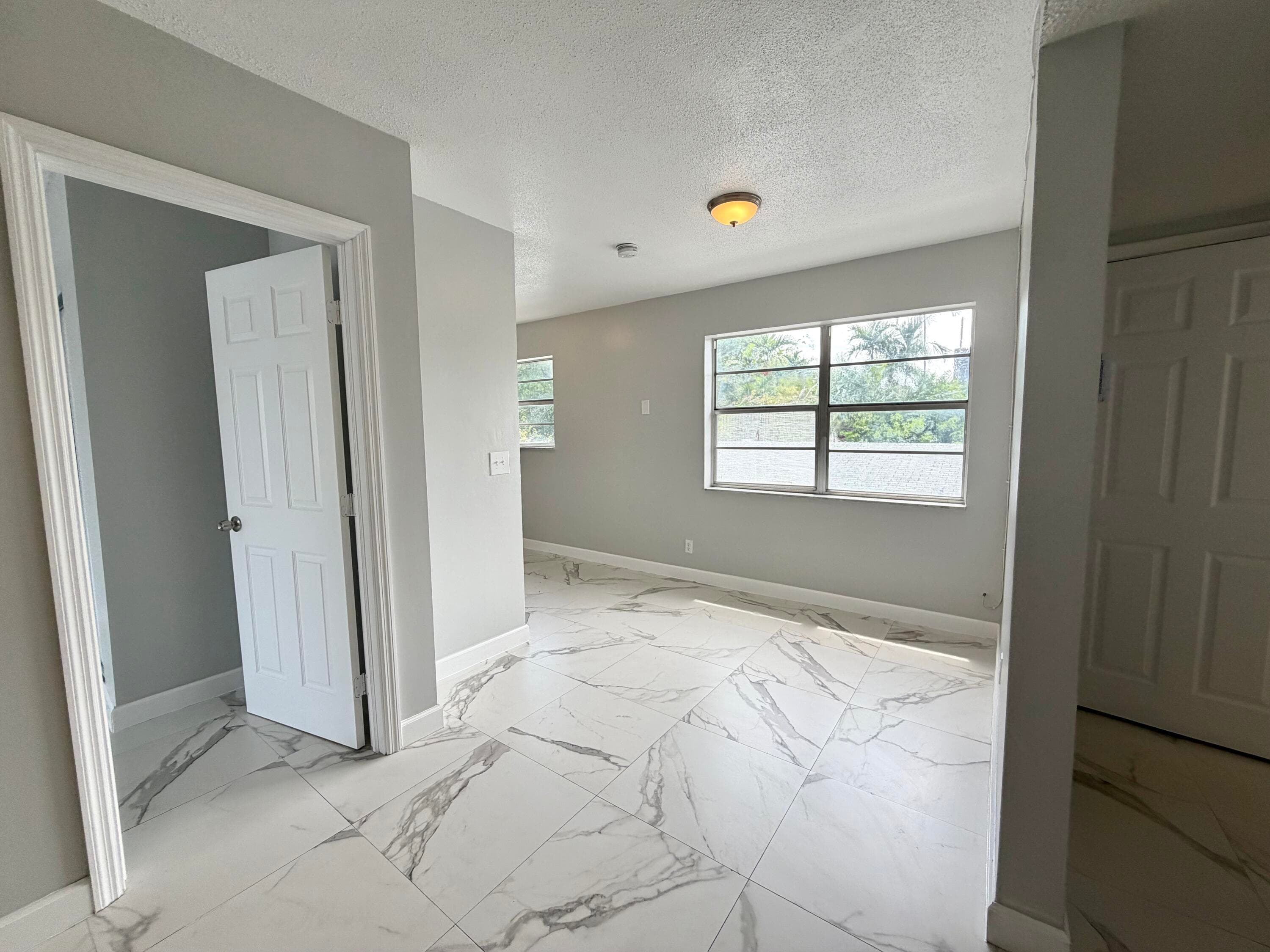 915 NE 8th Street 202, Hallandale Beach, FL 33009 — photo 3 of 10