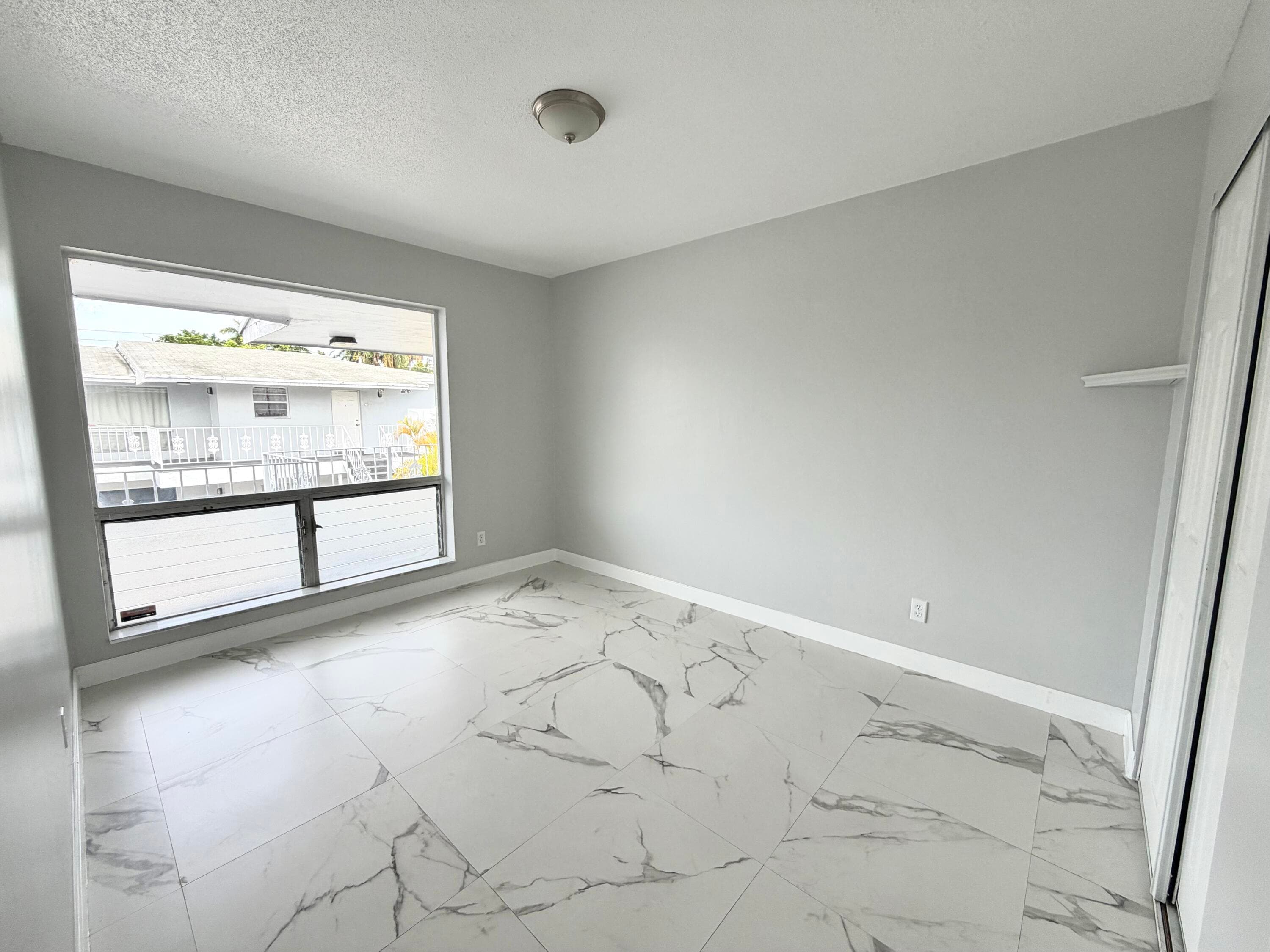 915 NE 8th Street 202, Hallandale Beach, FL 33009 — photo 6 of 10