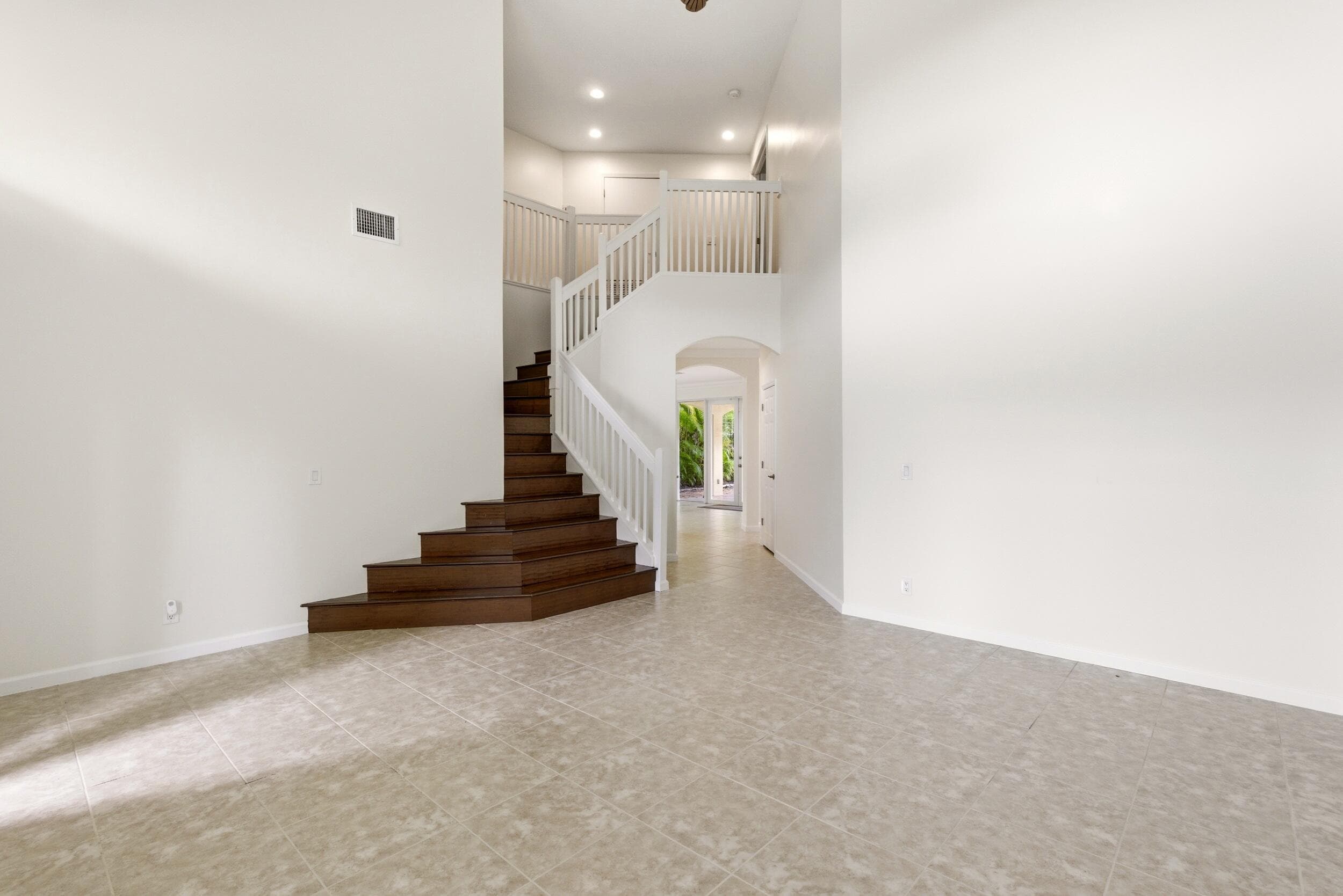 119 Hidden Hollow Drive, Palm Beach Gardens, FL 33418 — photo 4 of 48