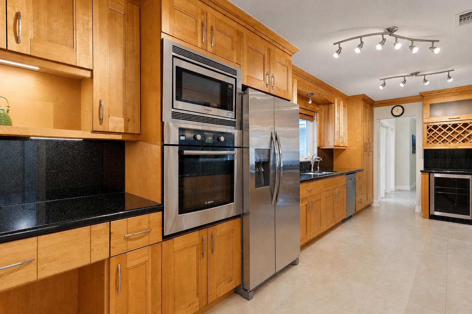 3240 Lakeview Drive, Pompano Beach, FL 33062 — photo 14 of 53