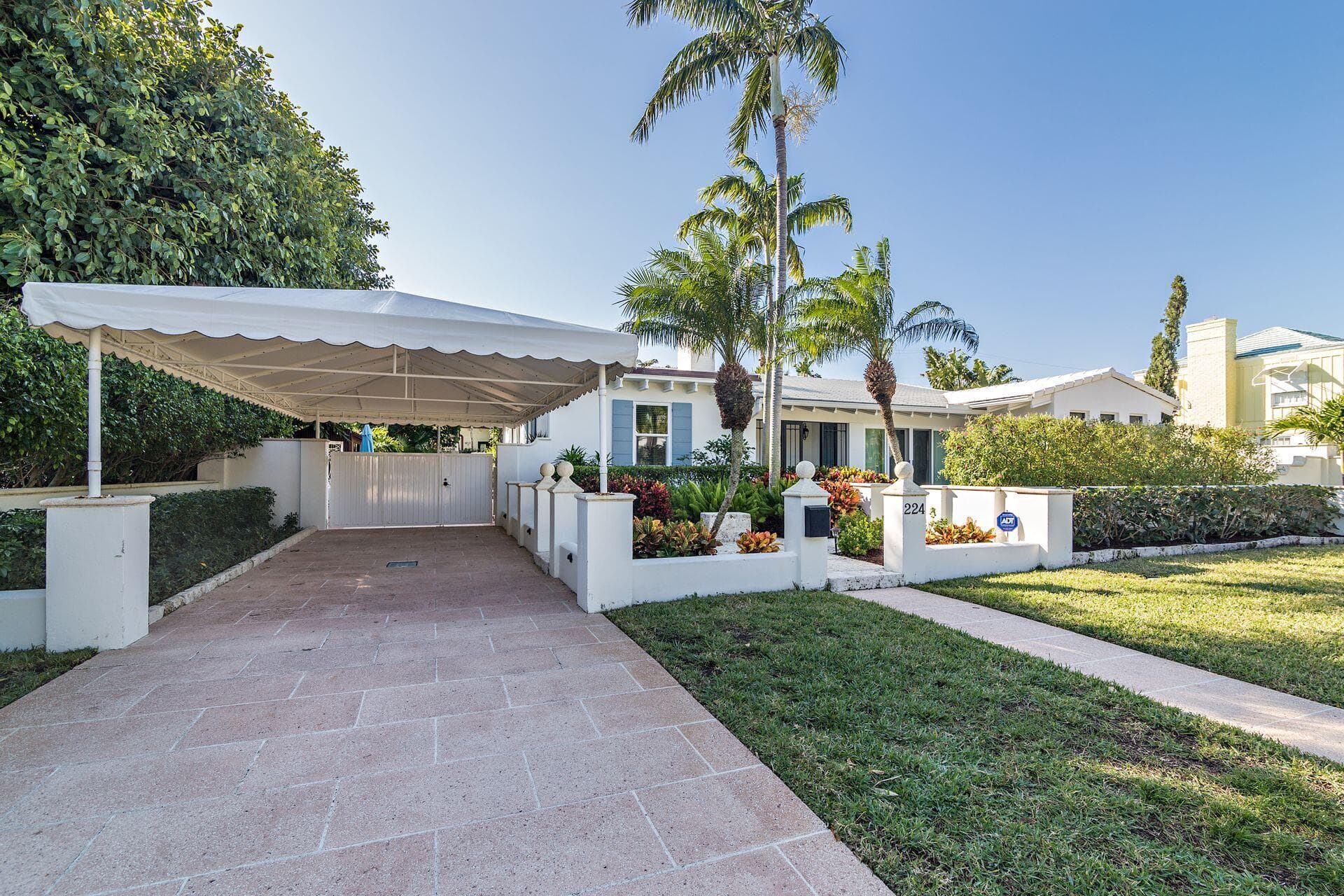 224 Churchill Road, West Palm Beach, FL 33405 — photo 2 of 33