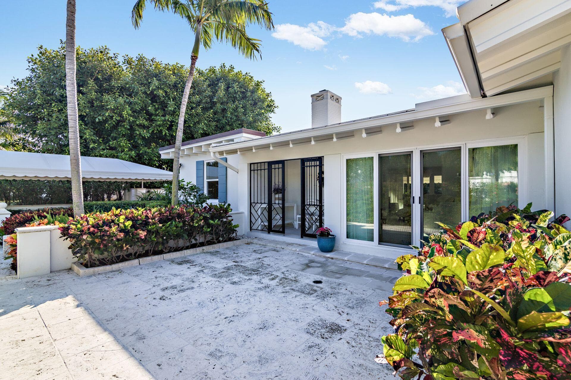 224 Churchill Road, West Palm Beach, FL 33405 — photo 3 of 33