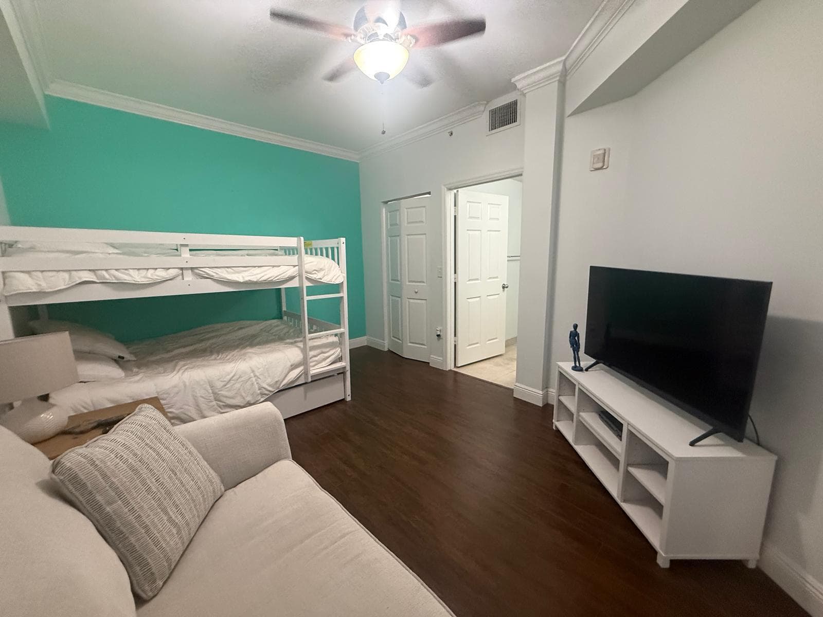 533 NE 3rd Avenue 415, Fort Lauderdale, FL 33301 — photo 6 of 23
