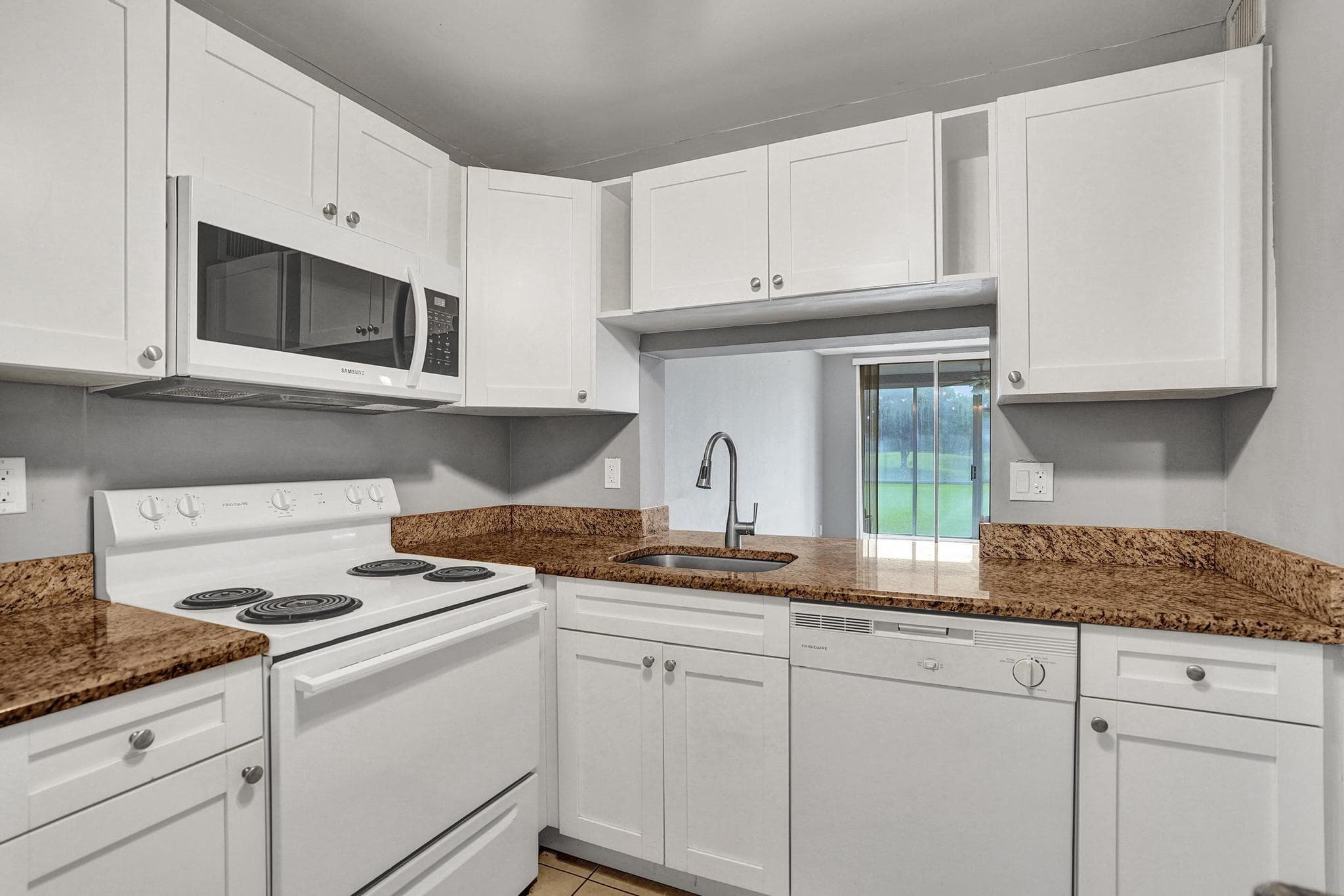 9460 Poinciana Place 101, Davie, FL 33324 — photo 4 of 47