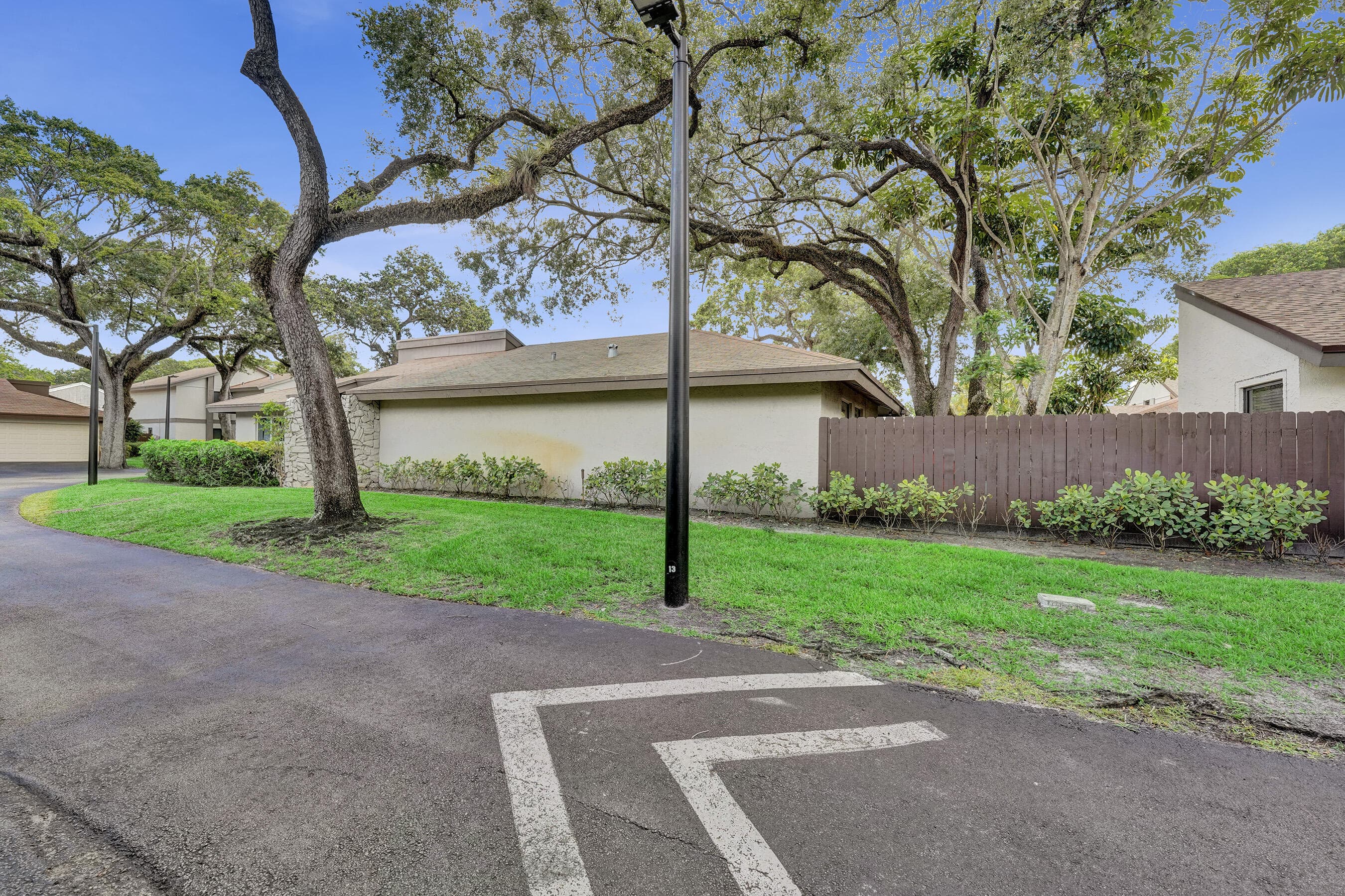 4108 N 49th Avenue 4108, Hollywood, FL 33021 — photo 4 of 60