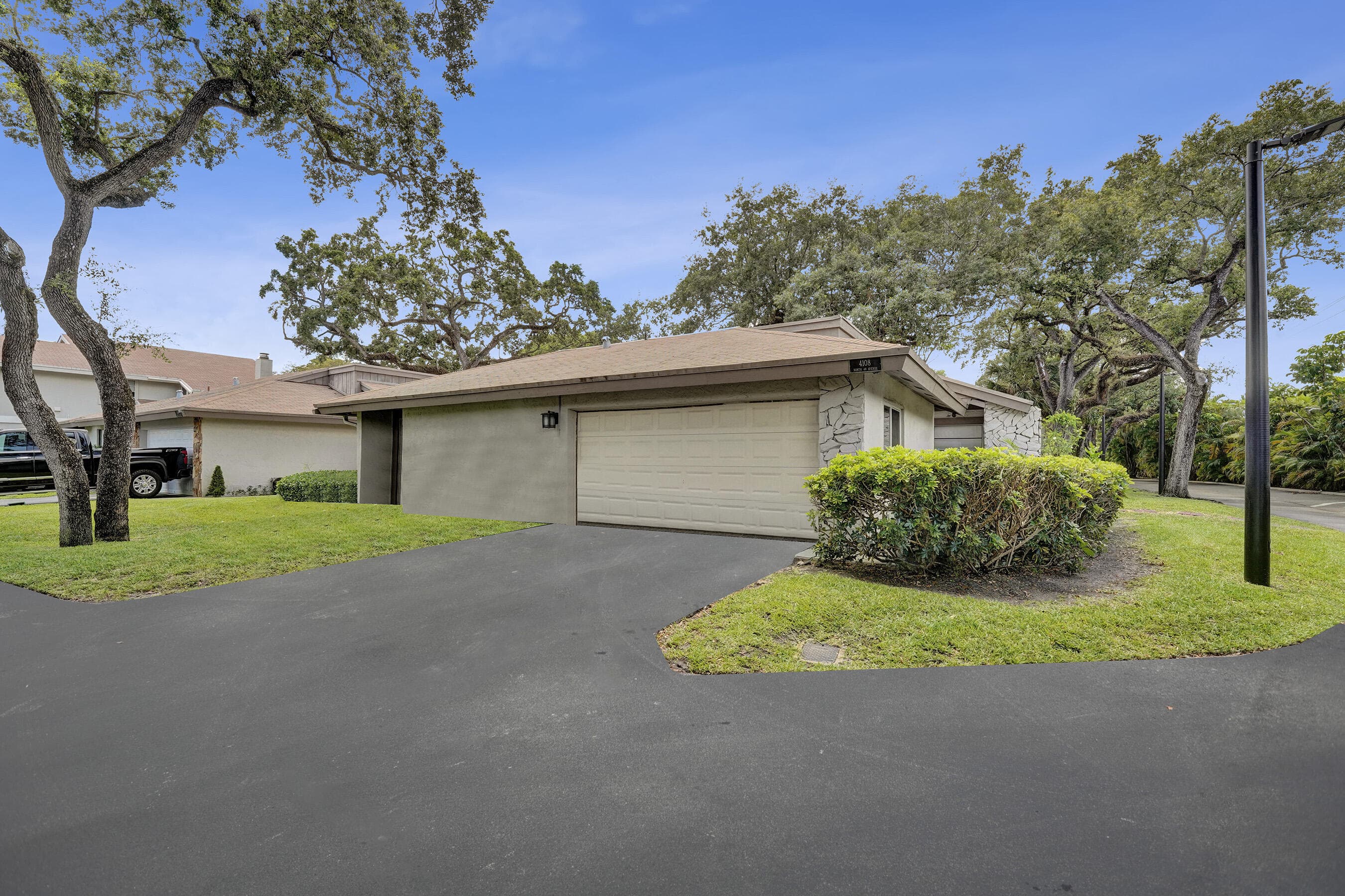 4108 N 49th Avenue 4108, Hollywood, FL 33021 — photo 1 of 60