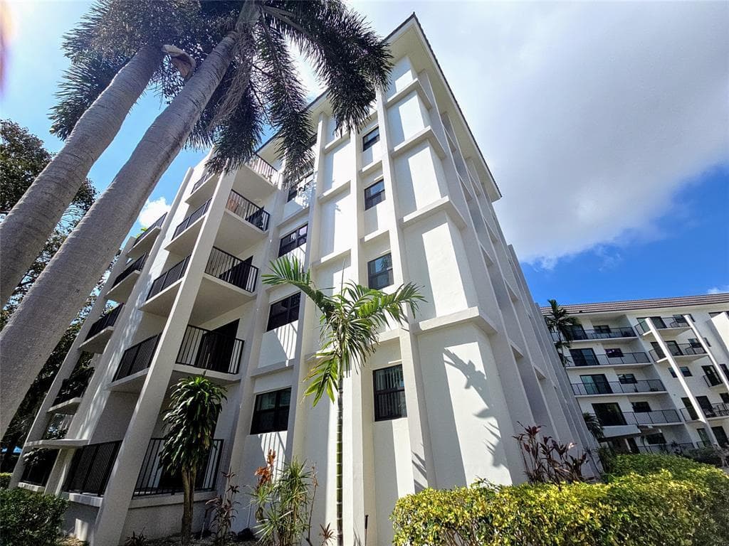 900 River Reach Drive 425, Fort Lauderdale, FL 33315 — photo 1 of 32