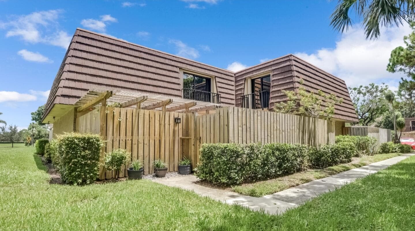 121 1st Lane, Palm Beach Gardens, FL 33418 — photo 13 of 47