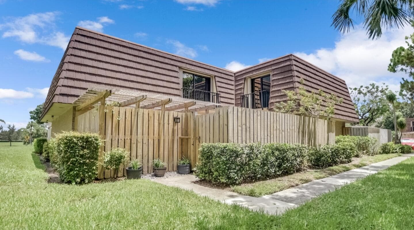 121 1st Lane, Palm Beach Gardens, FL 33418 — photo 16 of 47