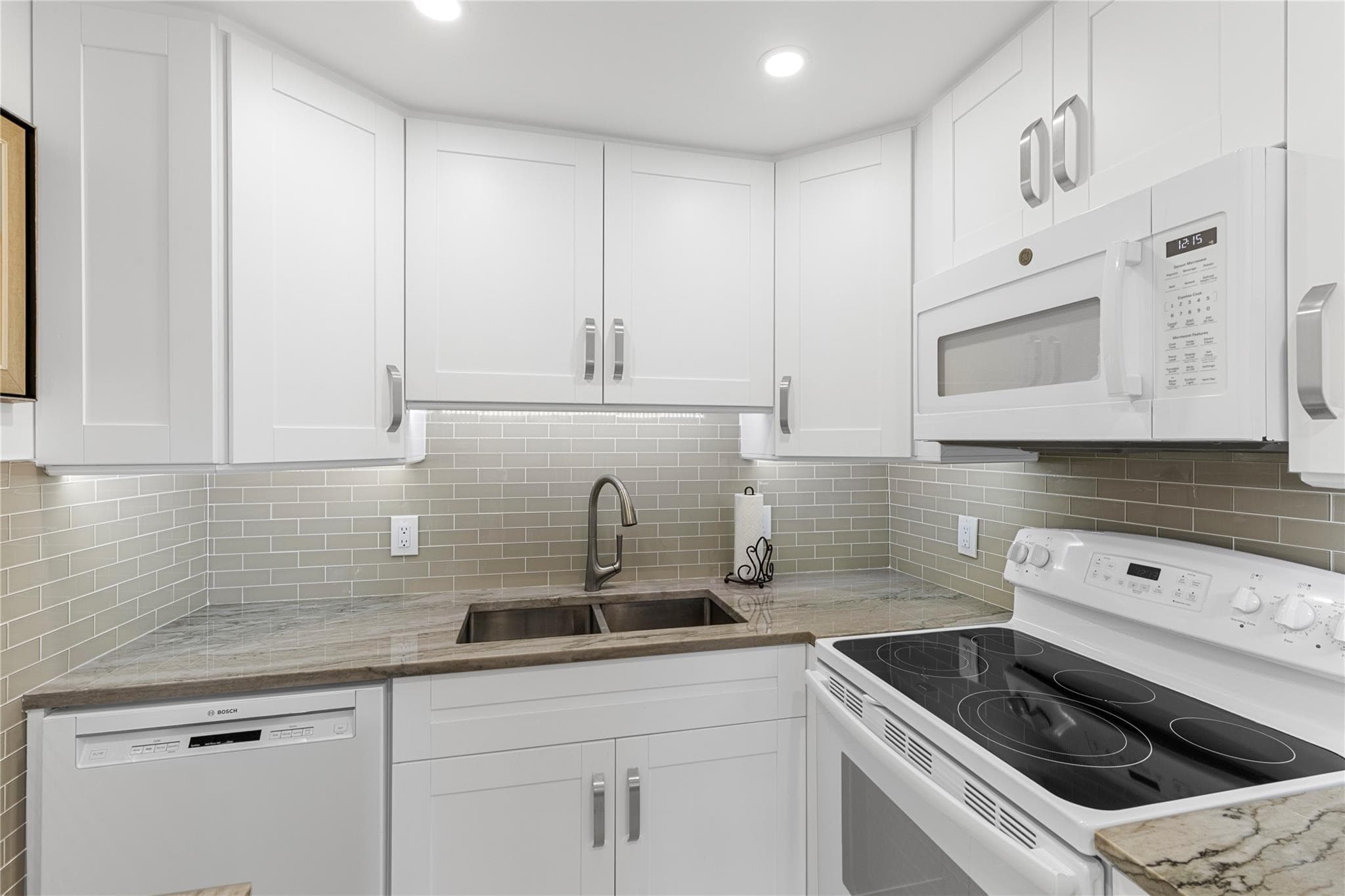 210 Oakridge N 210, Deerfield Beach, FL 33442 — photo 7 of 60