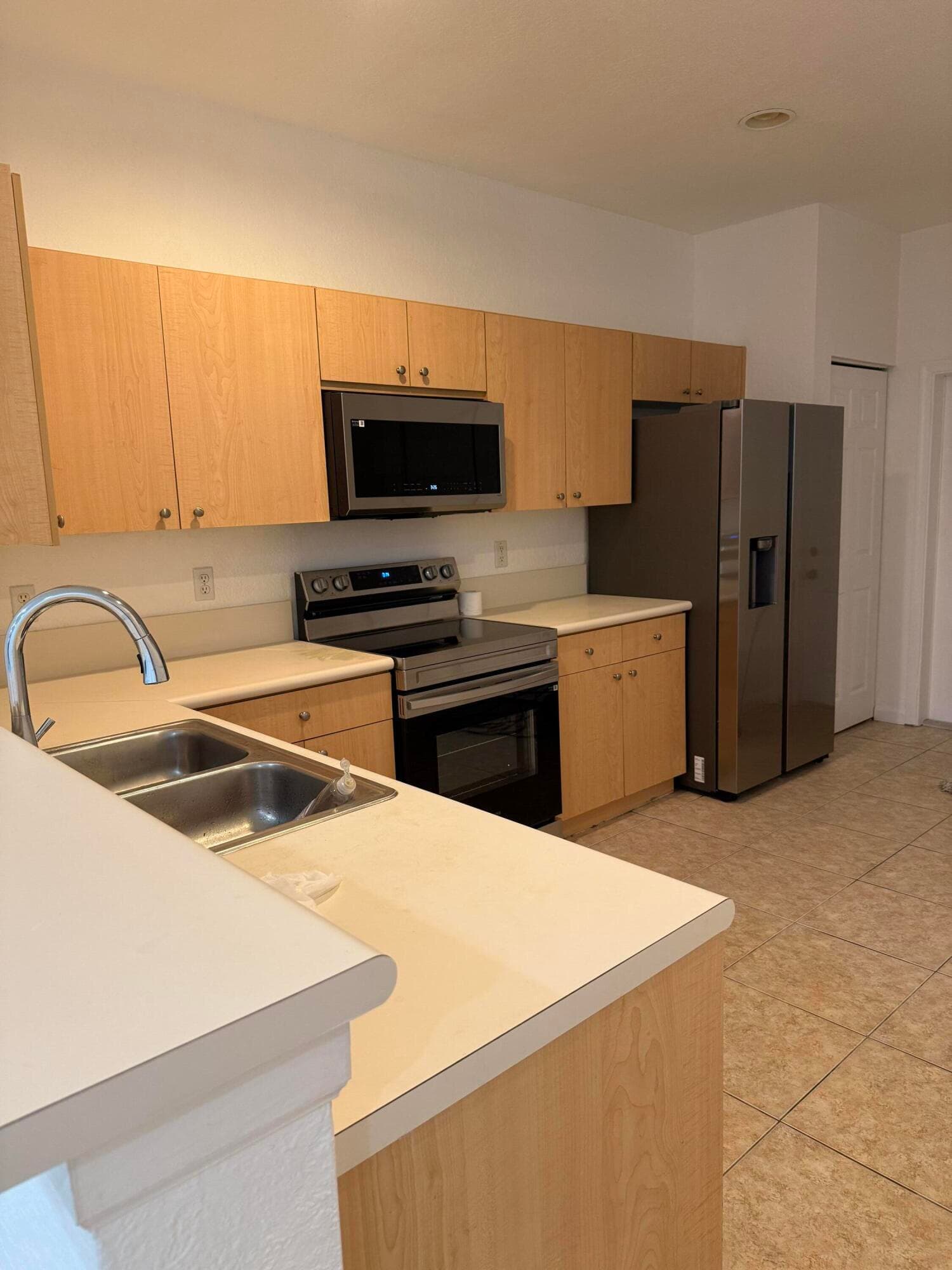 3906 Cherry Lane 3906, Weston, FL 33332 — photo 4 of 6