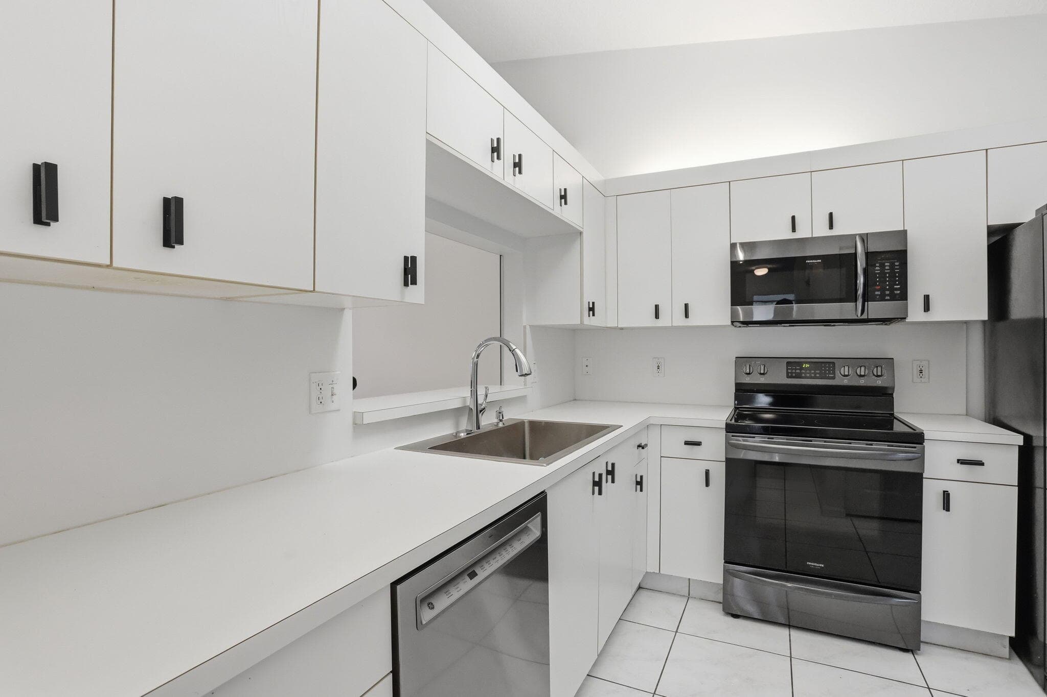 18 Sausalito Drive, Boynton Beach, FL 33436 — photo 10 of 35