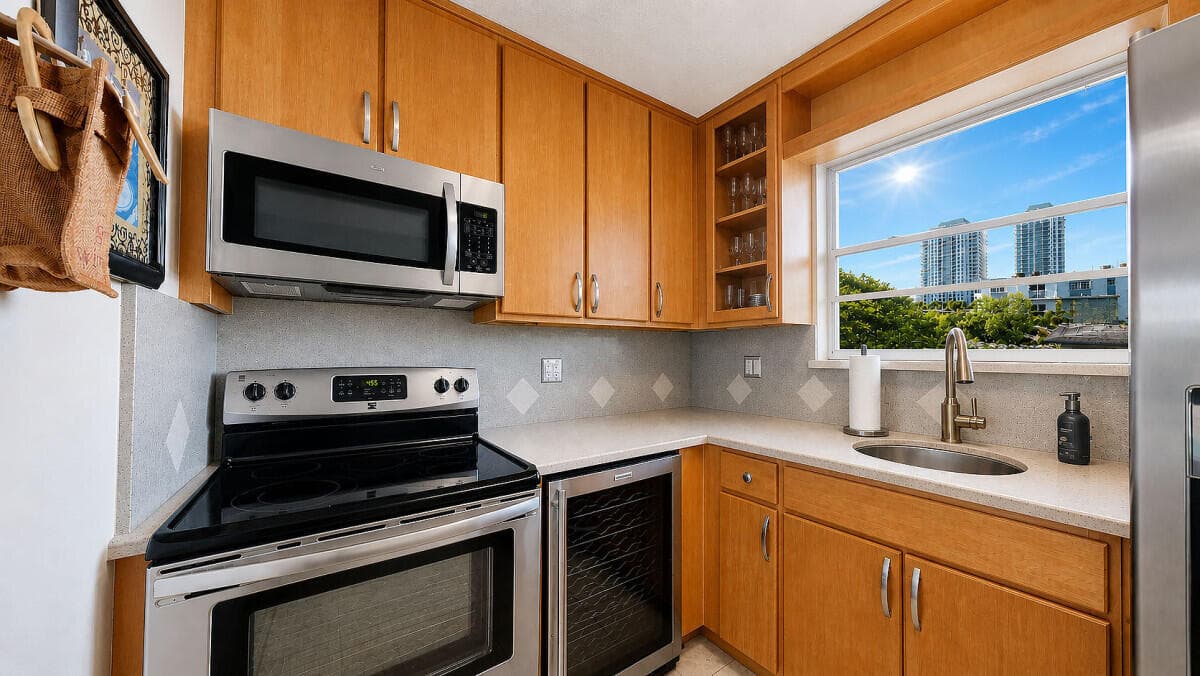 7795 NE Bayshore Court 502, Miami, FL 33138 — photo 18 of 24