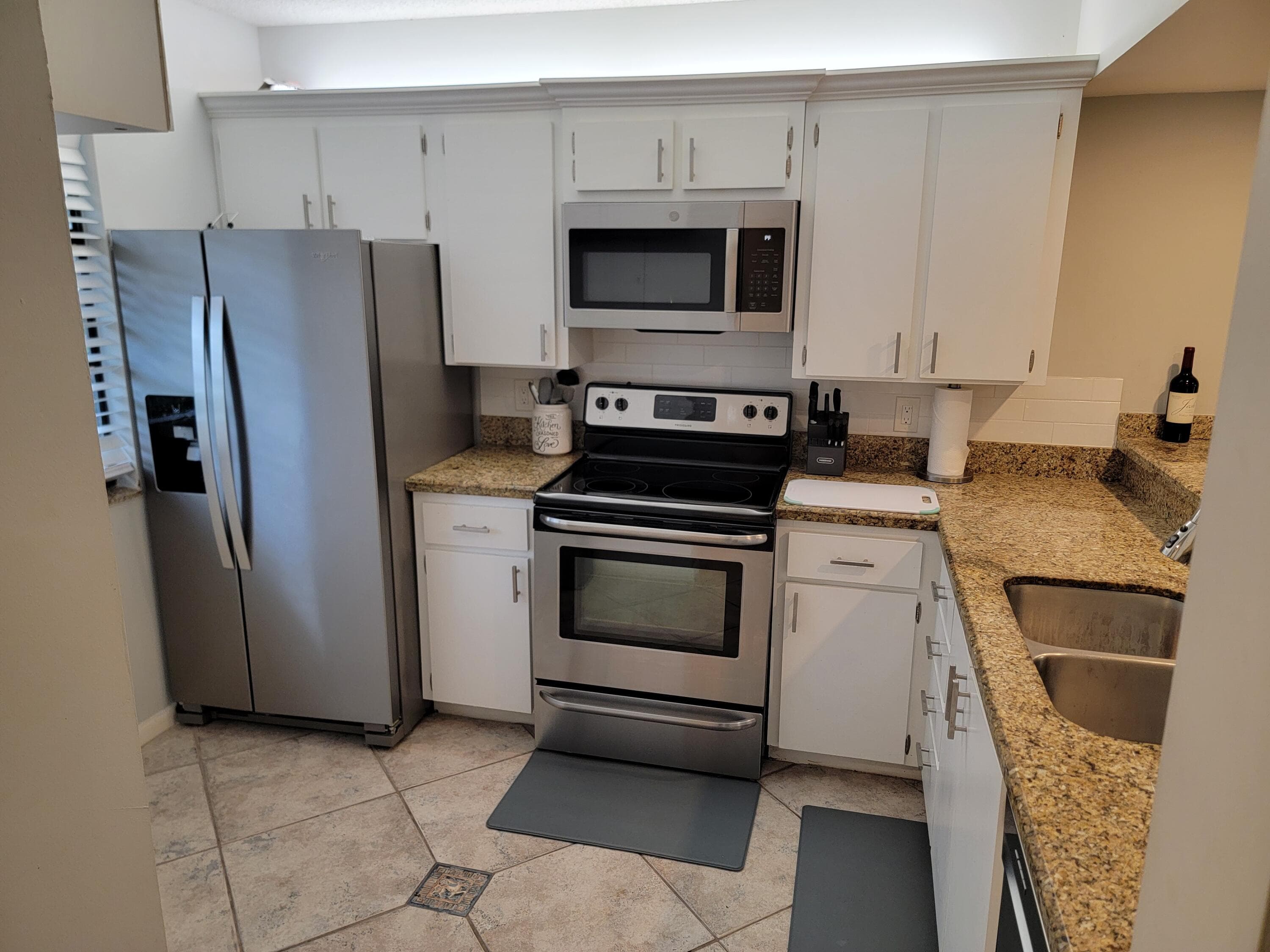 3540 Whitehall Drive 106, West Palm Beach, FL 33401 — photo 2 of 28