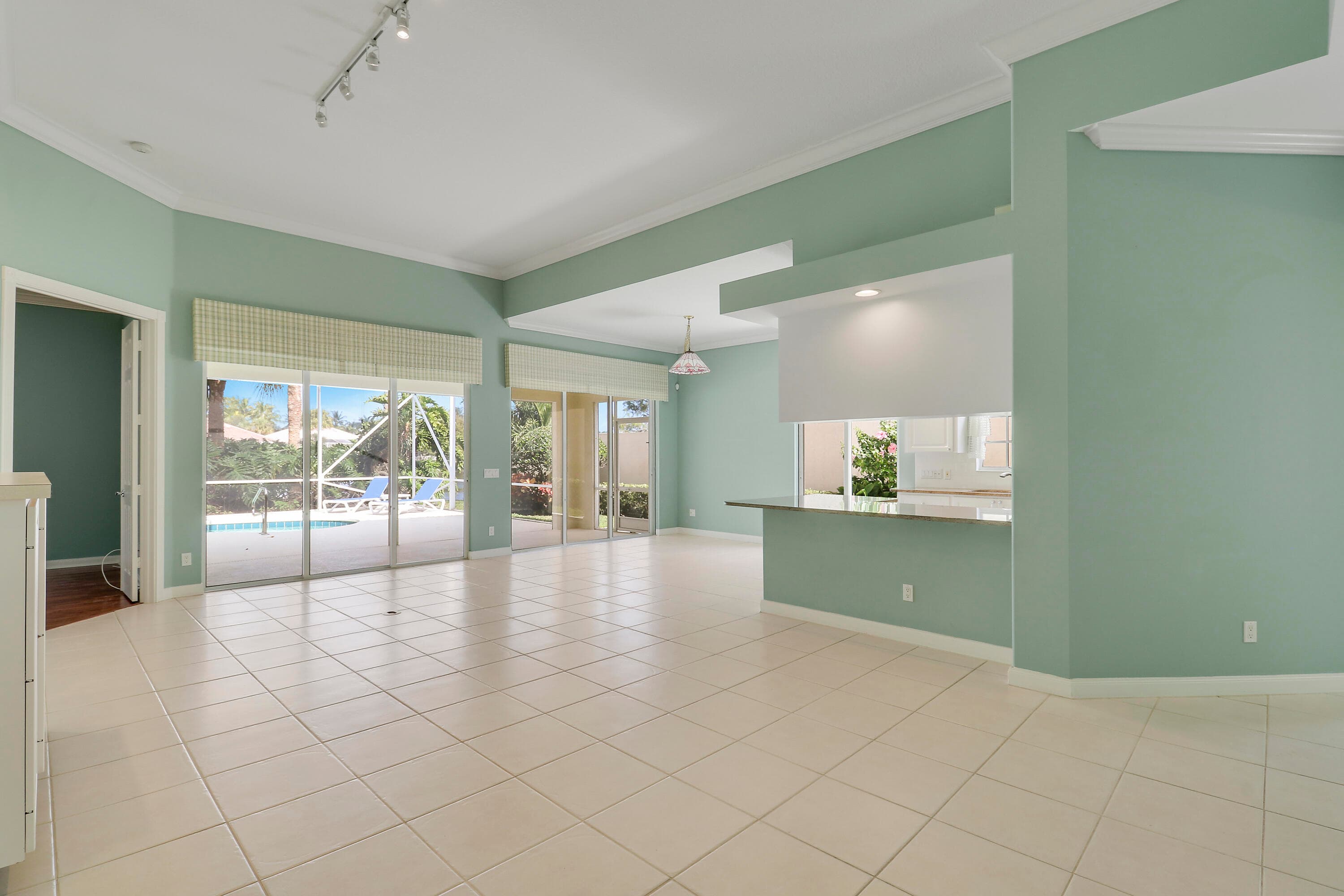 805 Niemen Drive, Palm Beach Gardens, FL 33410 — photo 3 of 37