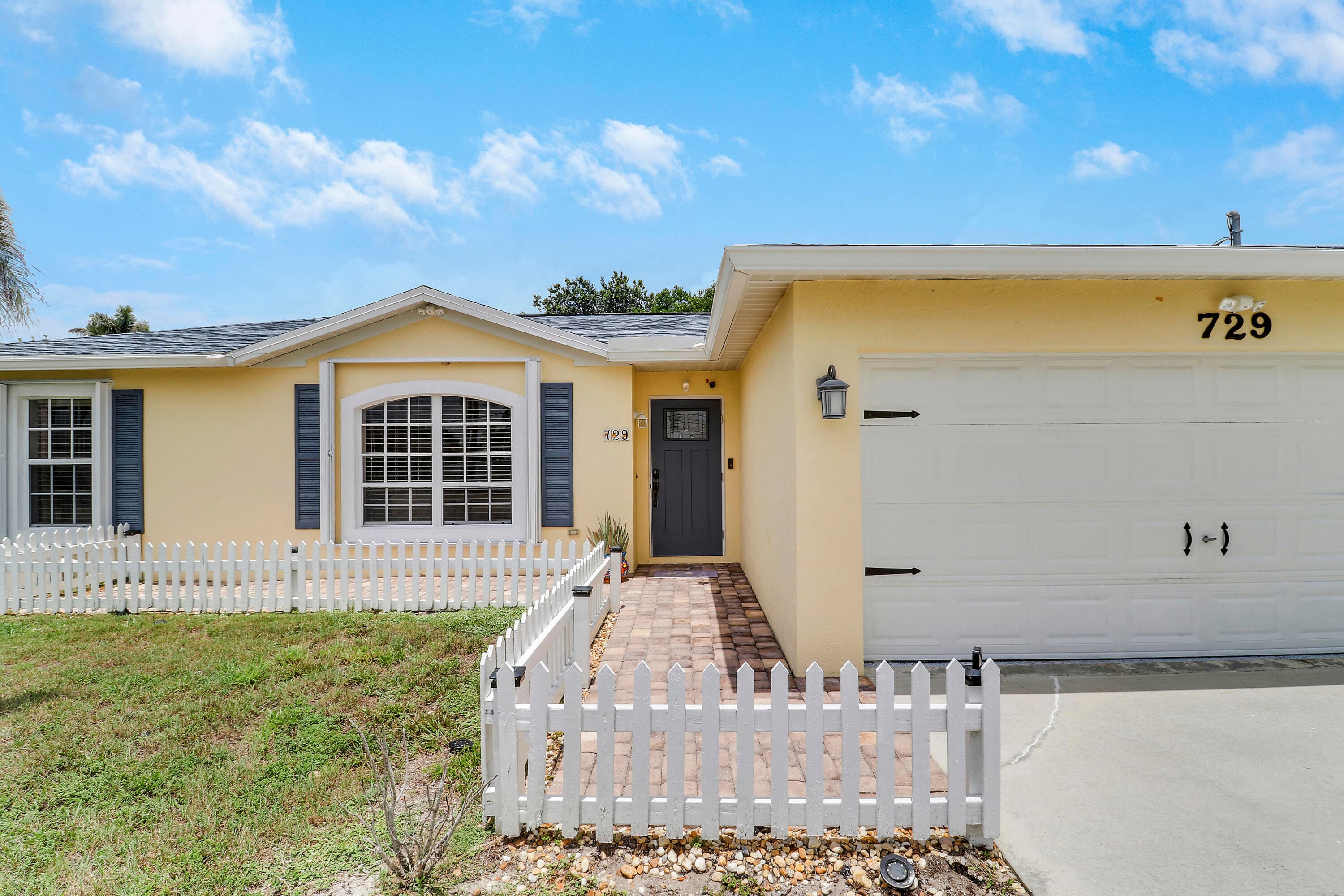 729 SW Saragossa Avenue, FL 34953 — photo 3 of 25