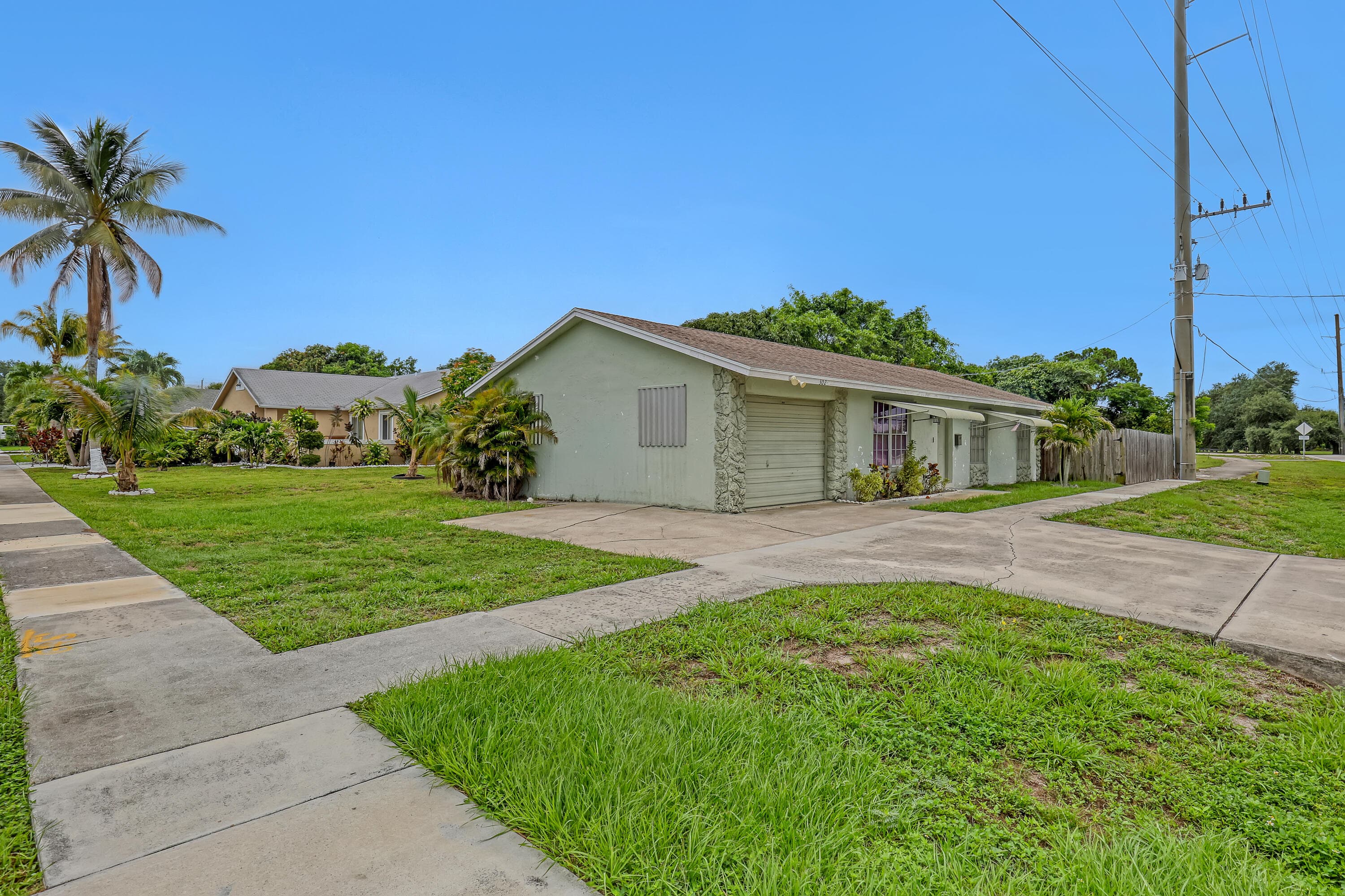 302 SW 8th Street, Boynton Beach, FL 33426 — photo 2 of 29