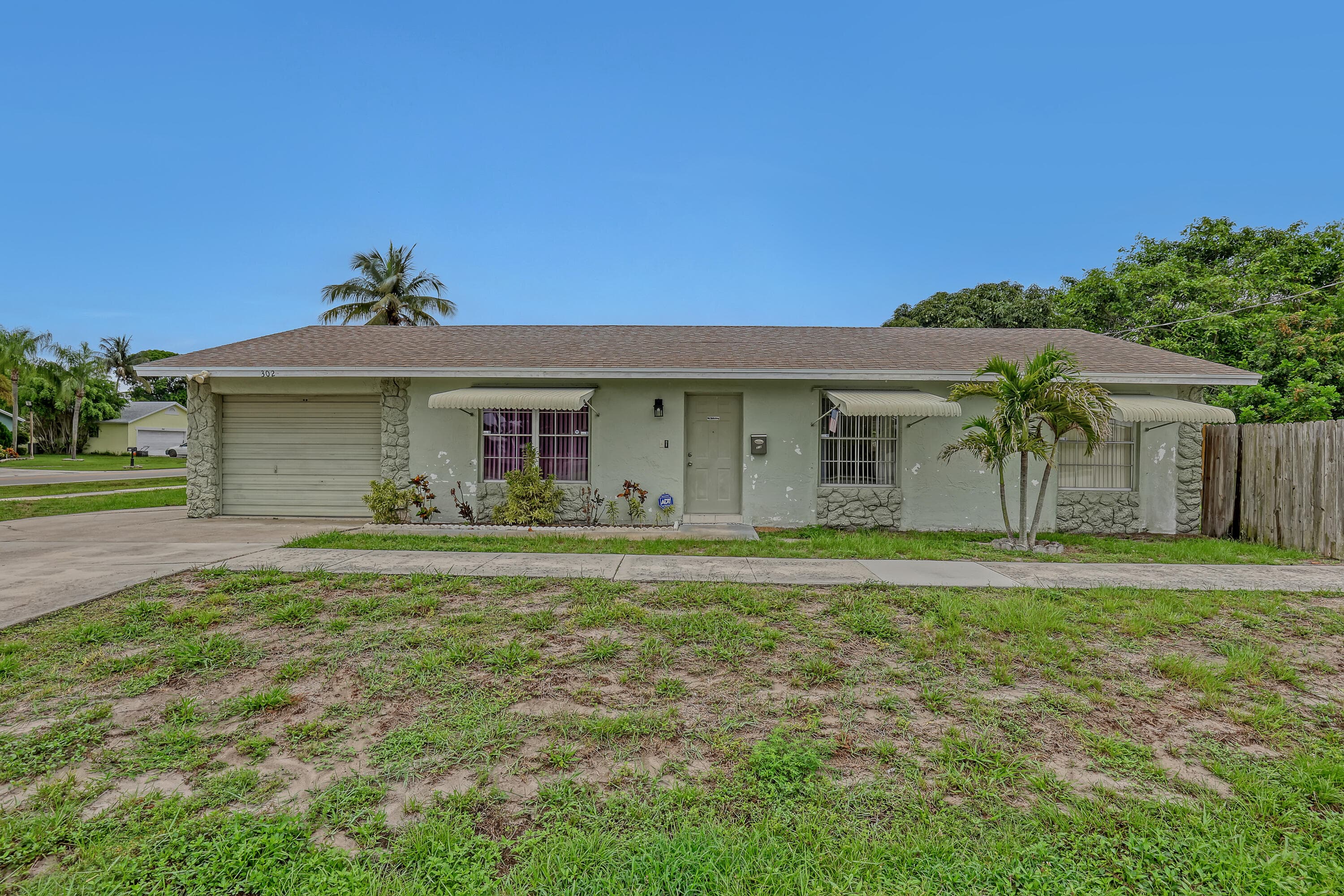 302 SW 8th Street, Boynton Beach, FL 33426 — photo 1 of 29
