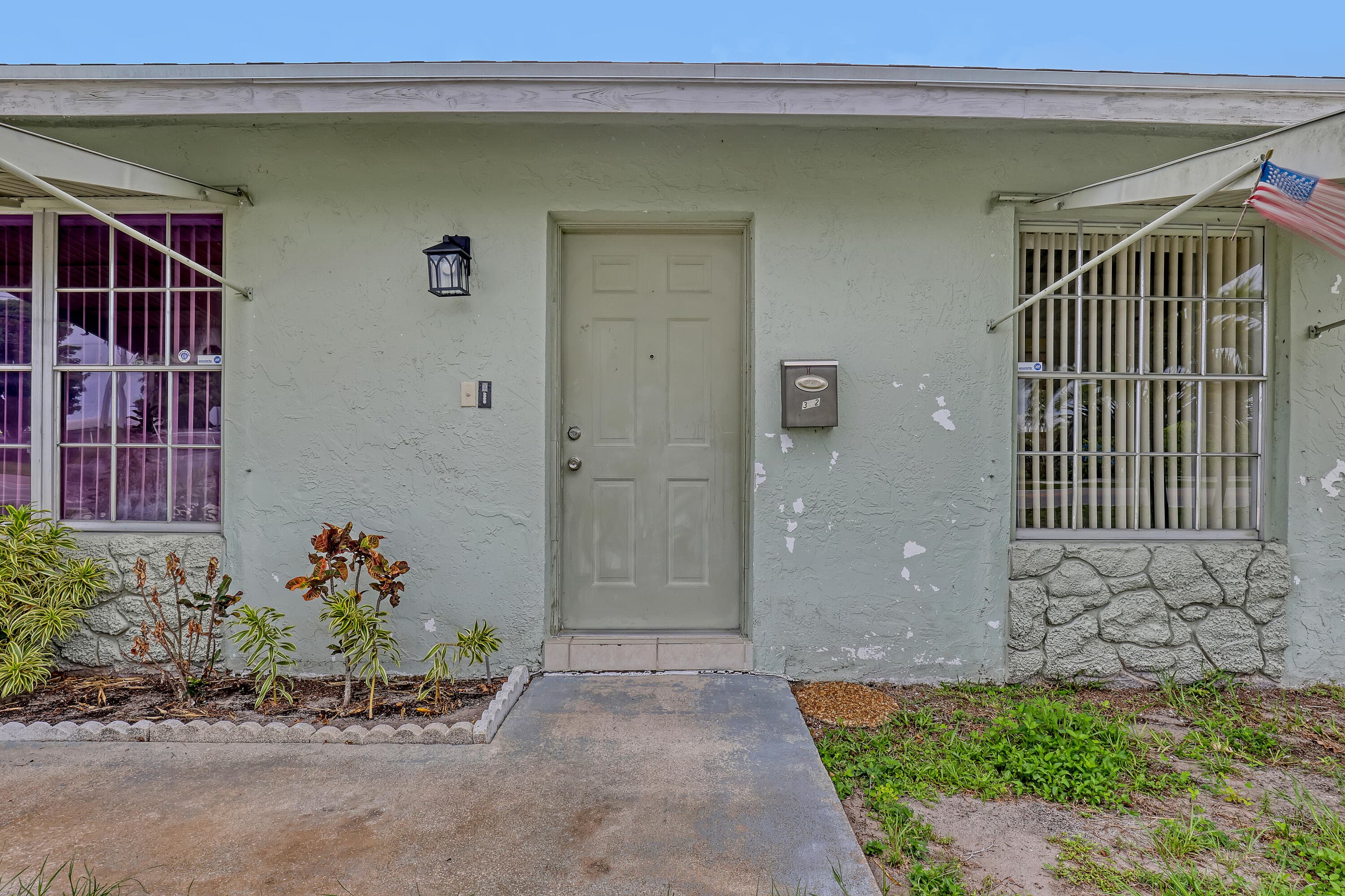 302 SW 8th Street, Boynton Beach, FL 33426 — photo 5 of 29