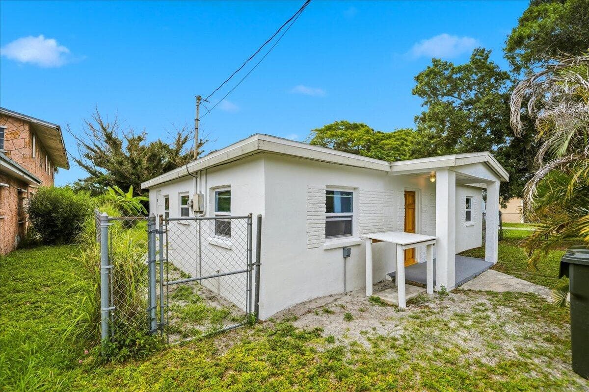 1110 N 22nd Street, Fort Pierce, FL 34950 — photo 5 of 48
