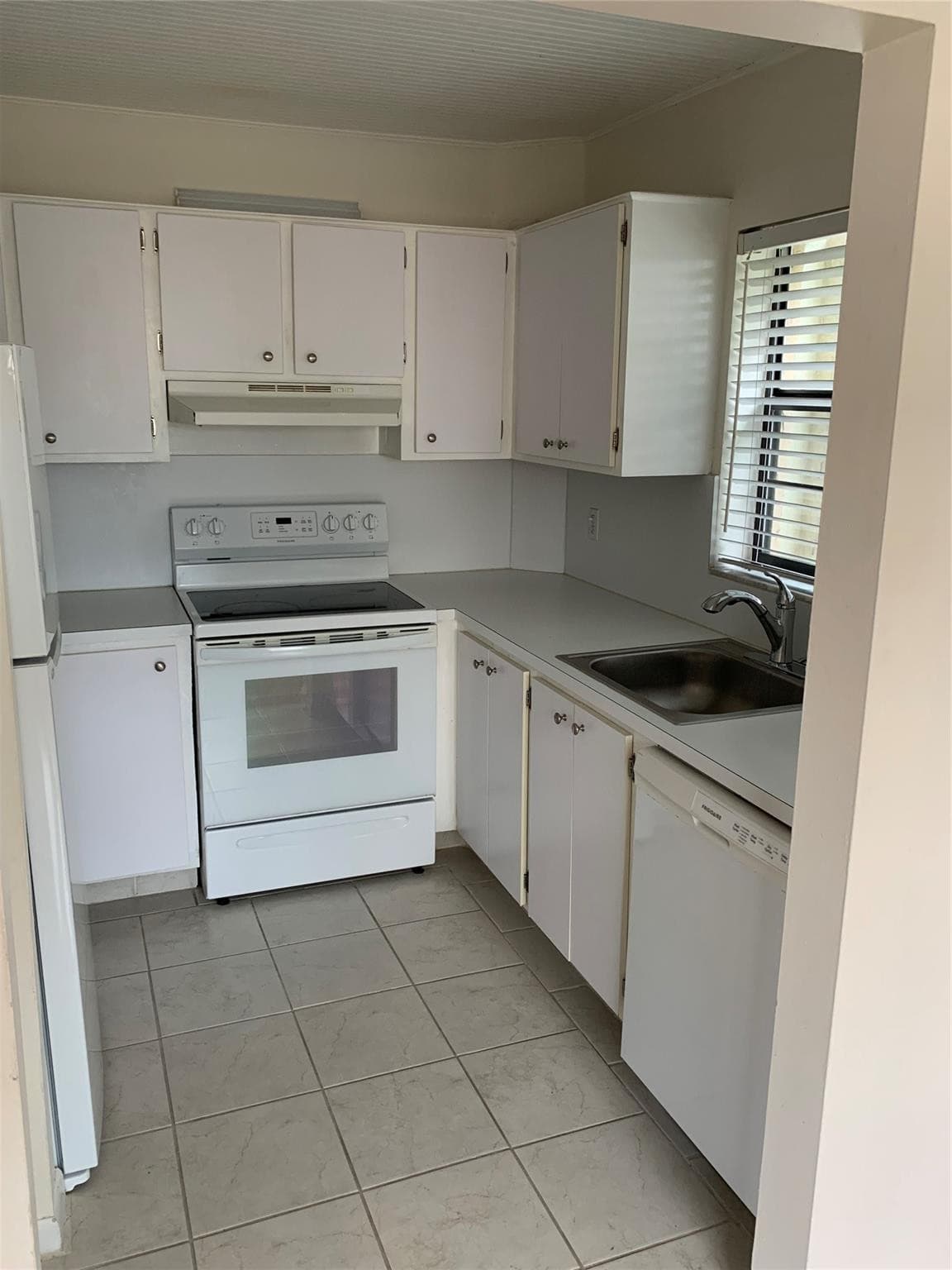 200 Jacaranda Country Club Drive 1b, Plantation, FL 33324 — photo 6 of 11