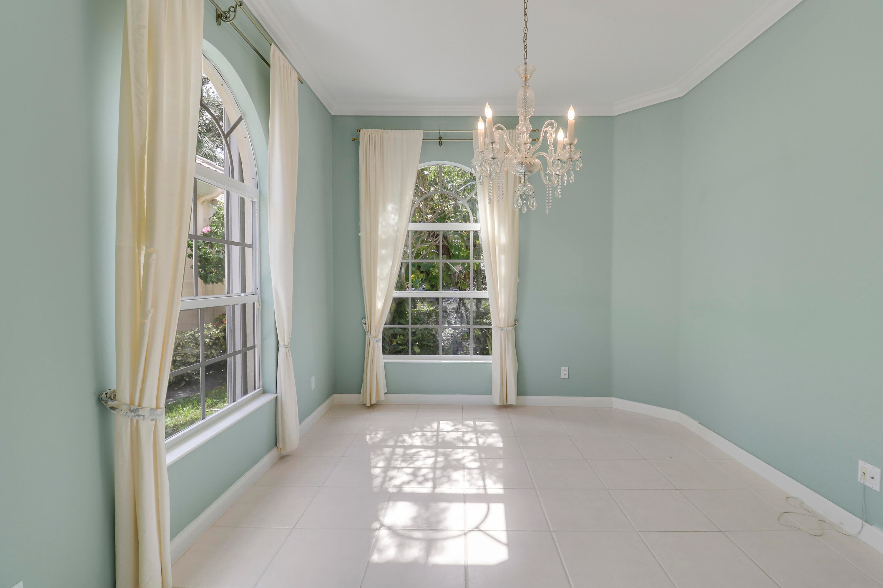805 Niemen Drive, Palm Beach Gardens, FL 33410 — photo 10 of 37