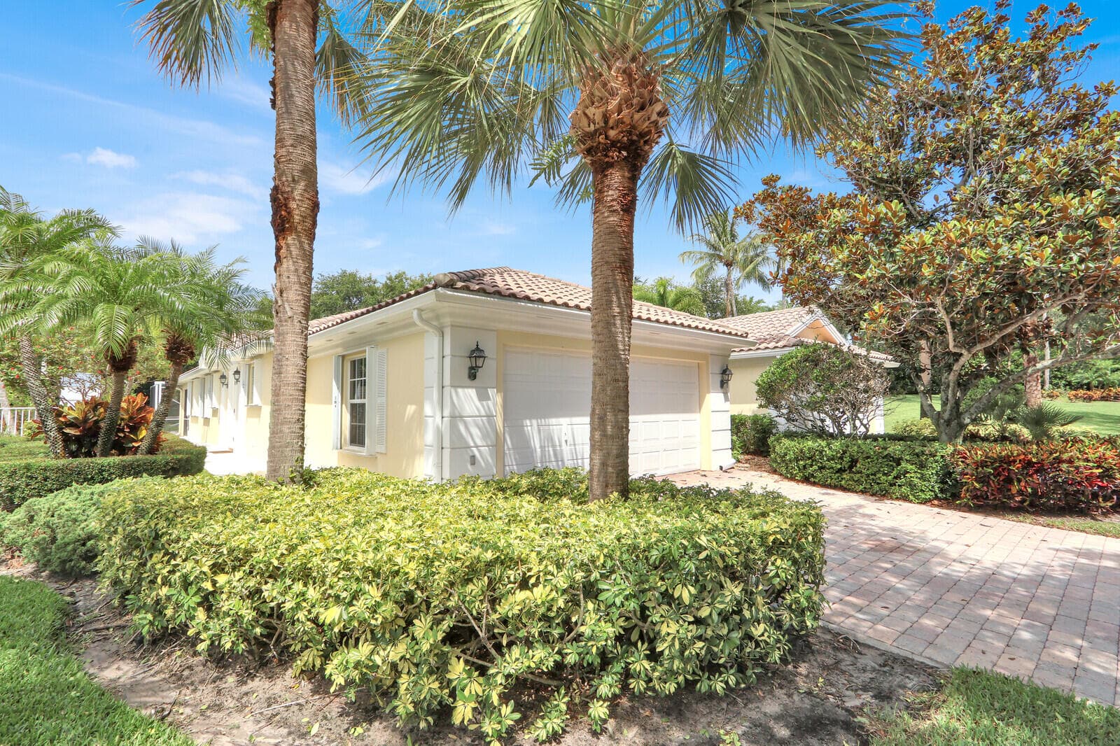 129 Euphrates Circle, Palm Beach Gardens, FL 33410 — photo 4 of 34