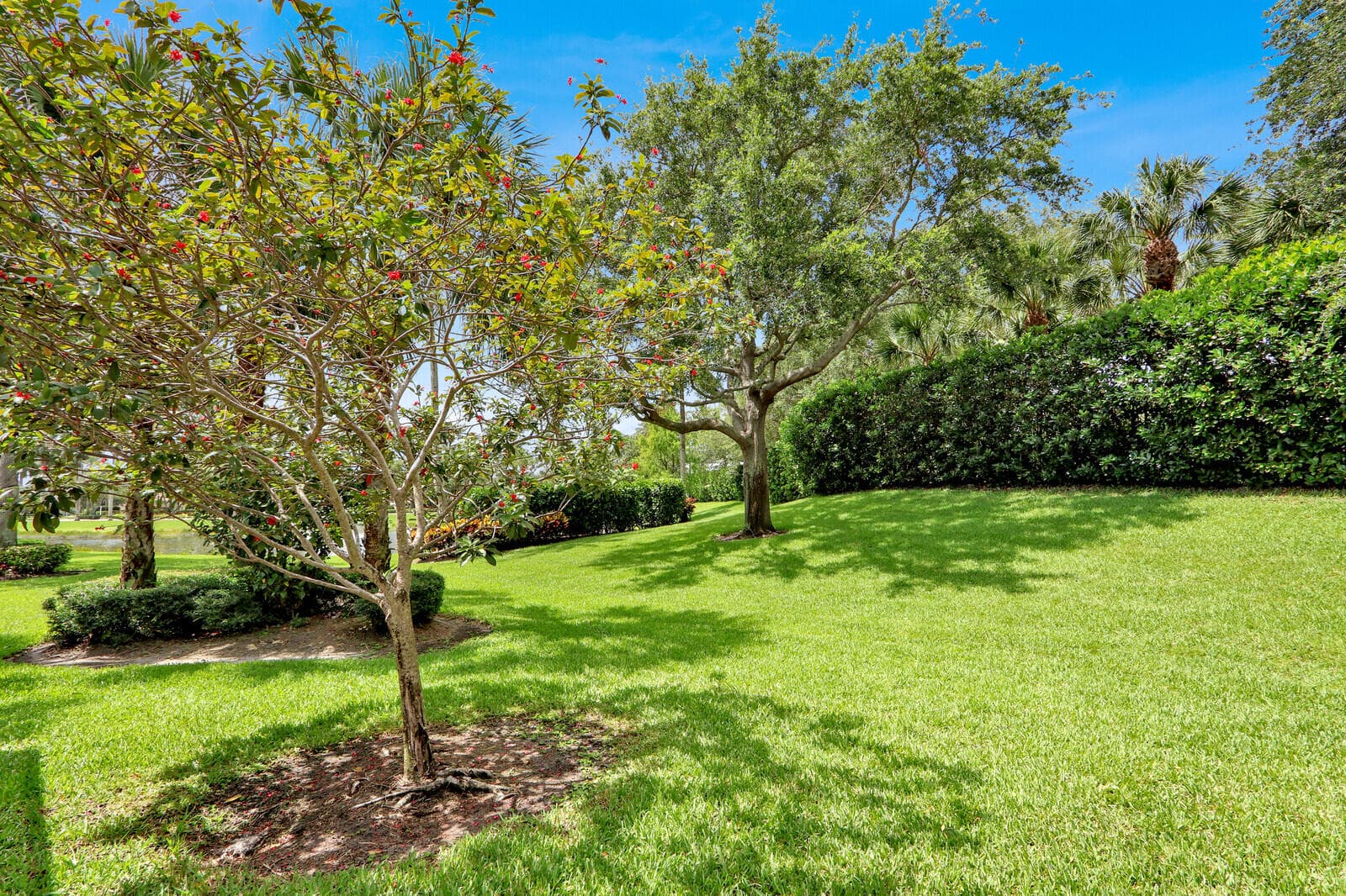 129 Euphrates Circle, Palm Beach Gardens, FL 33410 — photo 18 of 34