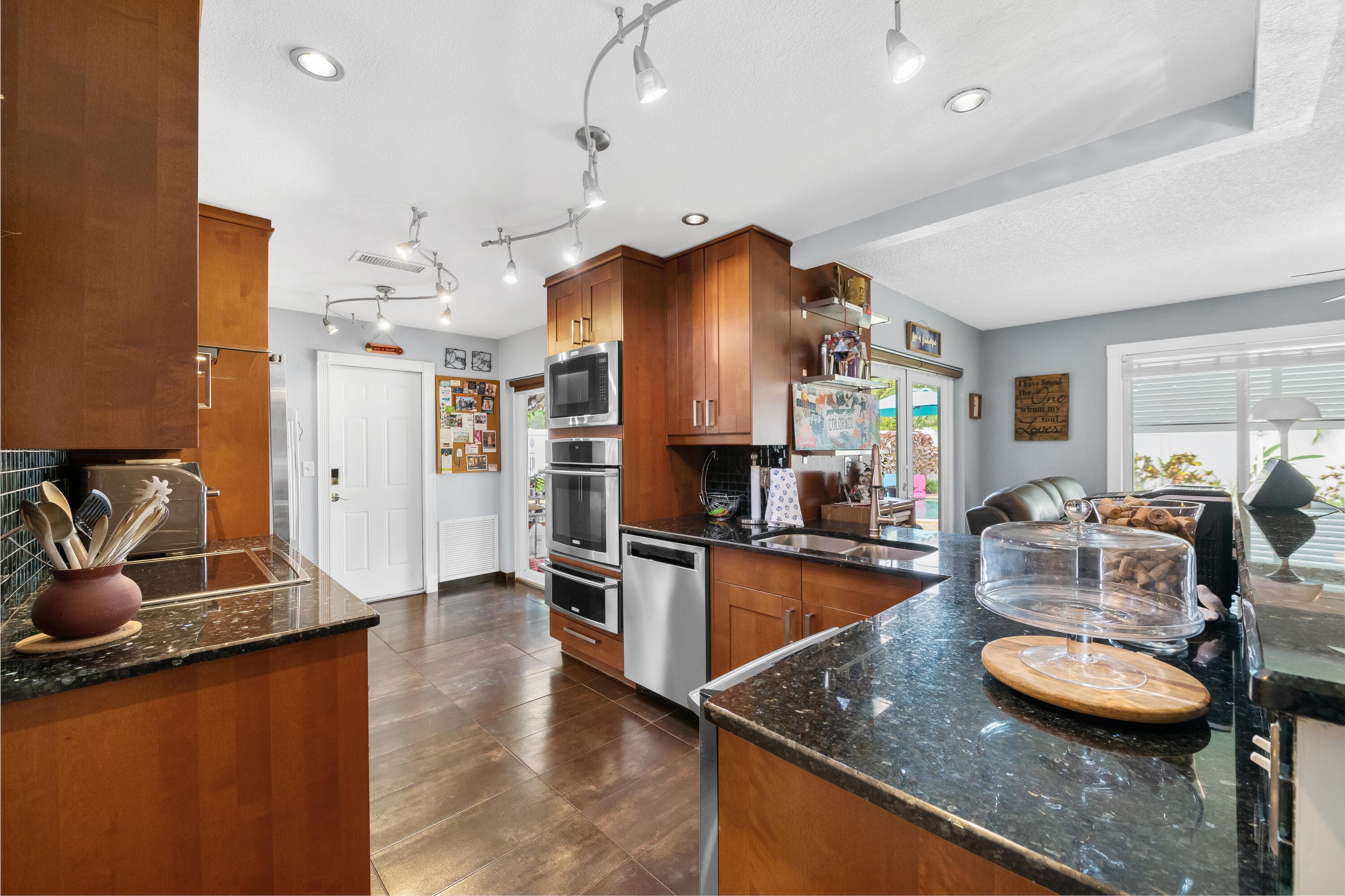 6816 NW 28th Terrace, Fort Lauderdale, FL 33309 — photo 3 of 46