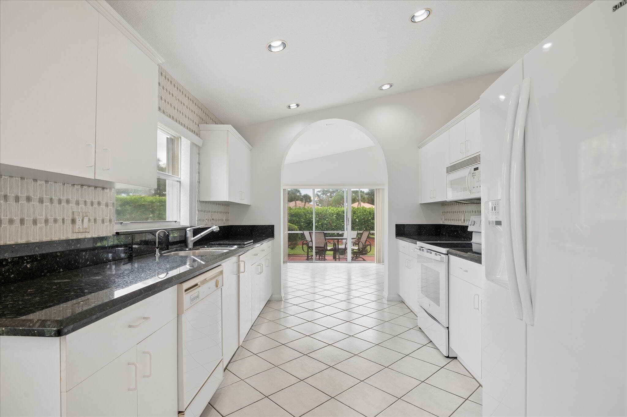 10884 Royal Caribbean Circle, Boynton Beach, FL 33437 — photo 4 of 34