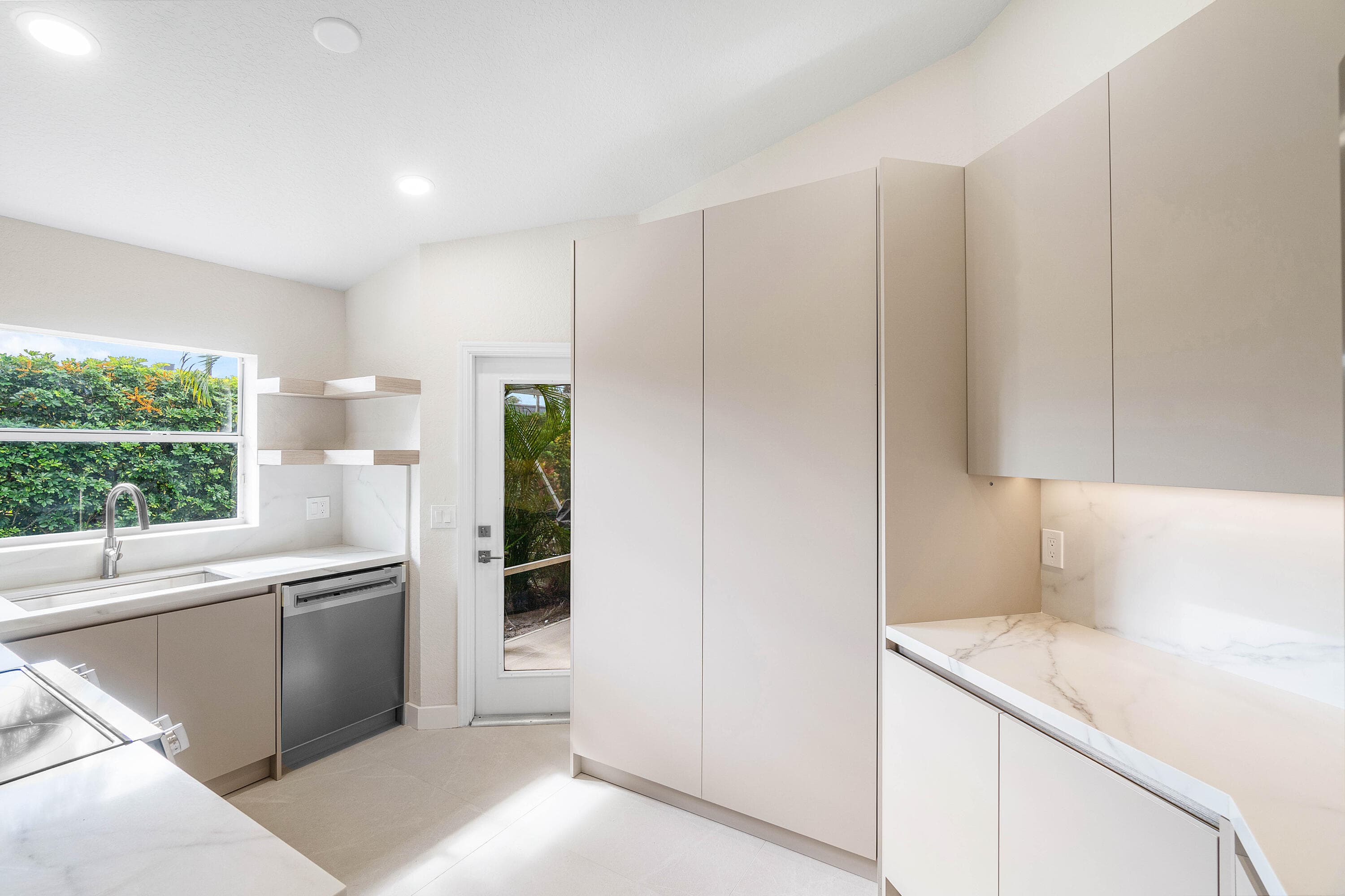 6170 Lake Hibiscus Drive, Delray Beach, FL 33484 — photo 5 of 46