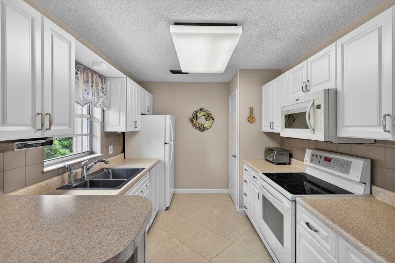 1 Lake Vista Trail 207, Port St. Lucie, FL 34952 — photo 11 of 28
