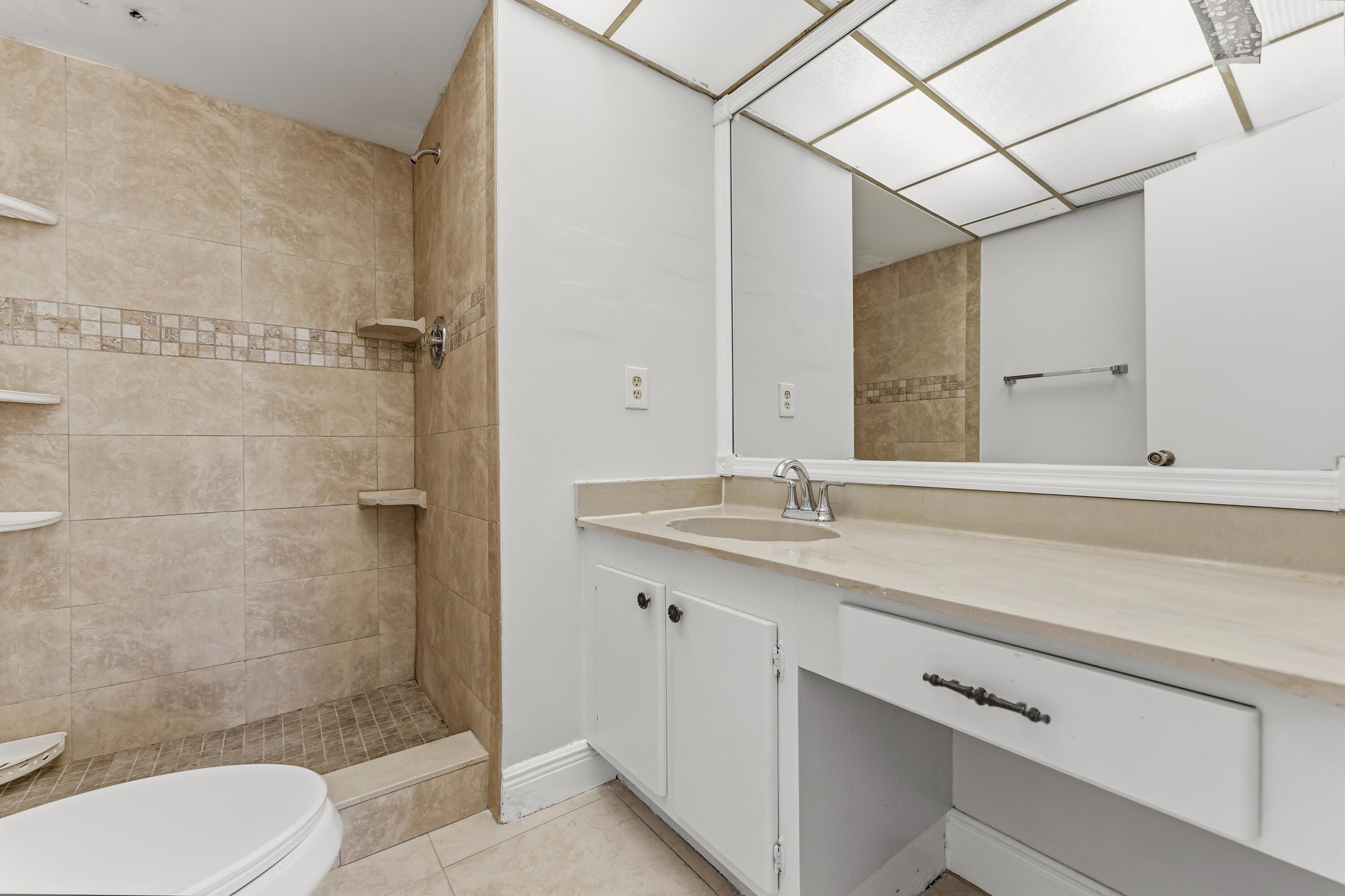 1638 Embassy Drive 208, West Palm Beach, FL 33401 — photo 27 of 42