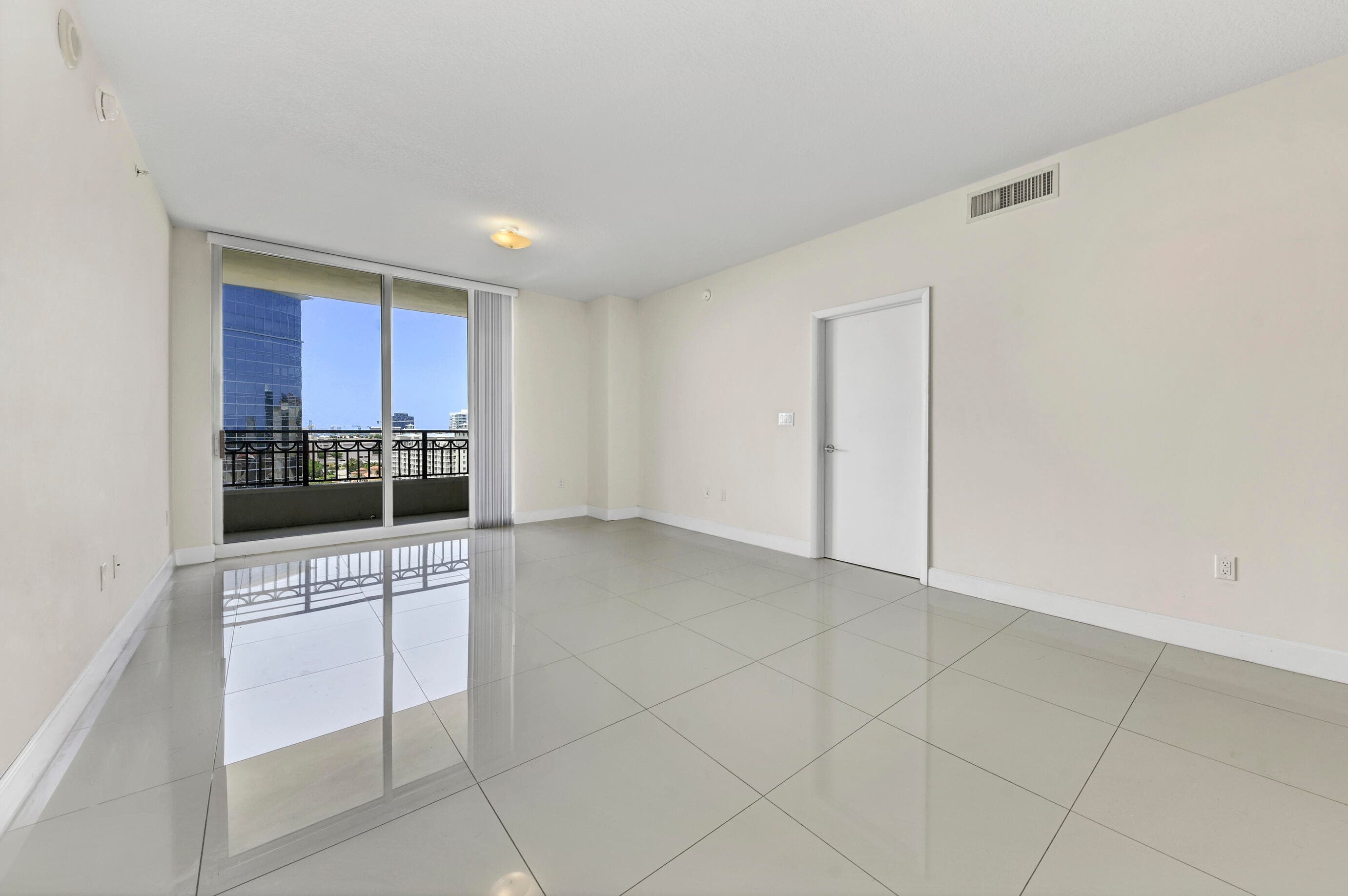 550 Okeechobee Boulevard 1404, West Palm Beach, FL 33401 — photo 4 of 11