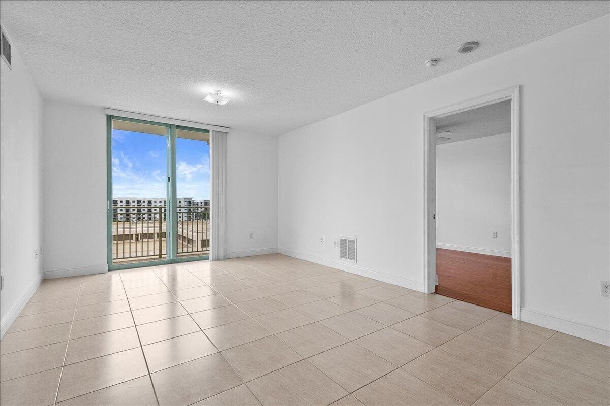 610 Clematis Street 704, West Palm Beach, FL 33401 — photo 7 of 33
