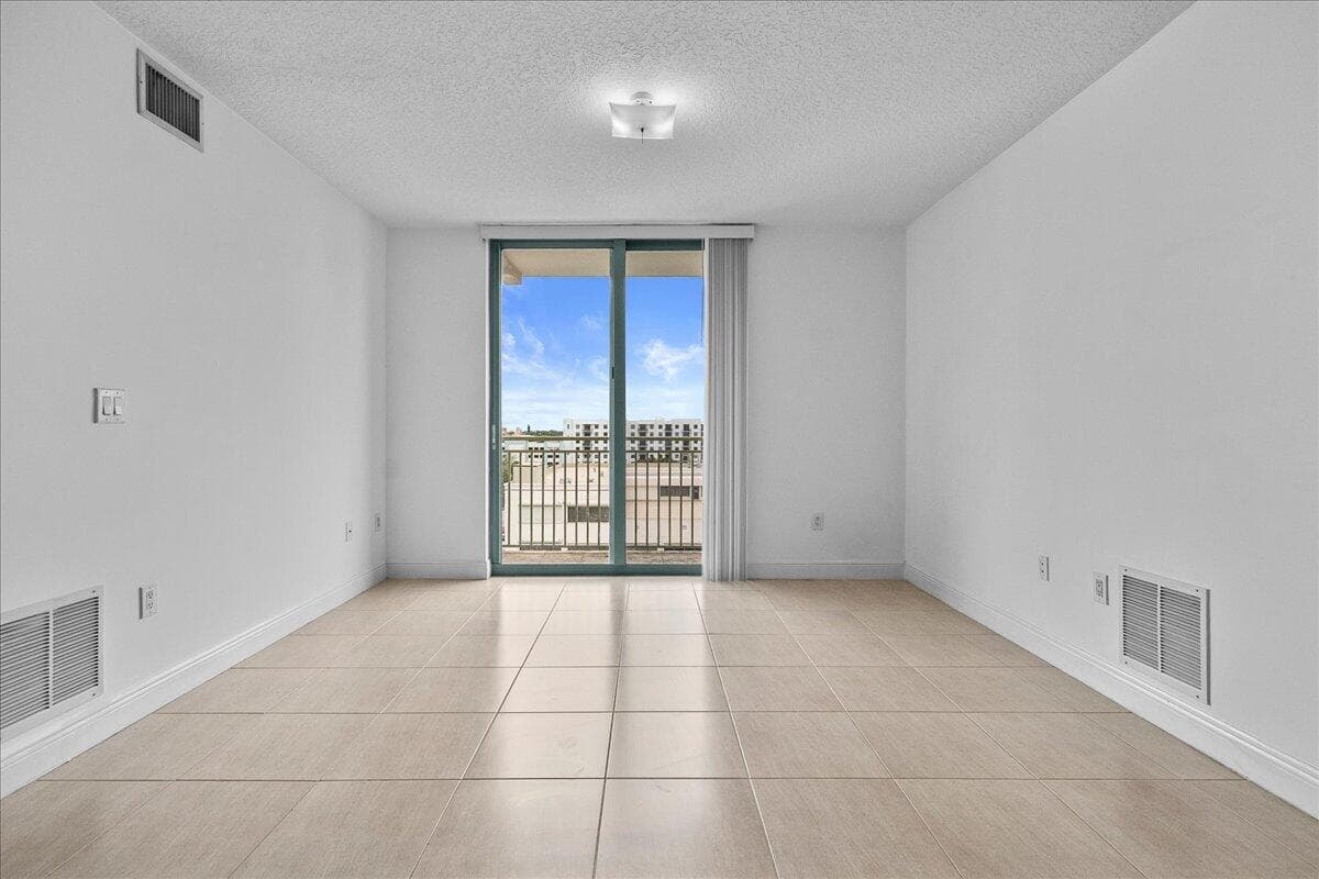 610 Clematis Street 704, West Palm Beach, FL 33401 — photo 11 of 33
