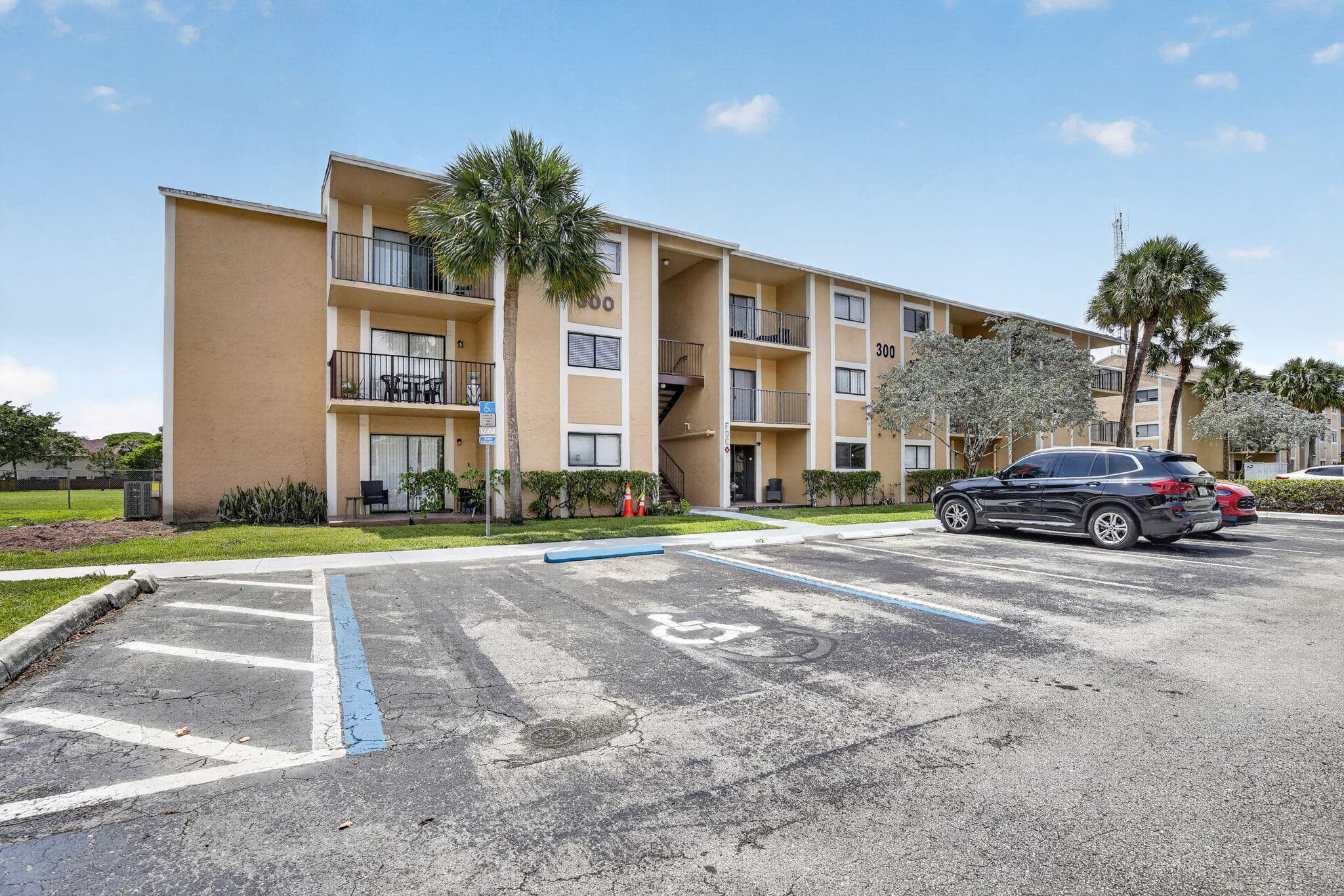 300 W Palm Cir Circle W 305, Pembroke Pines, FL 33025 — photo 41 of 42