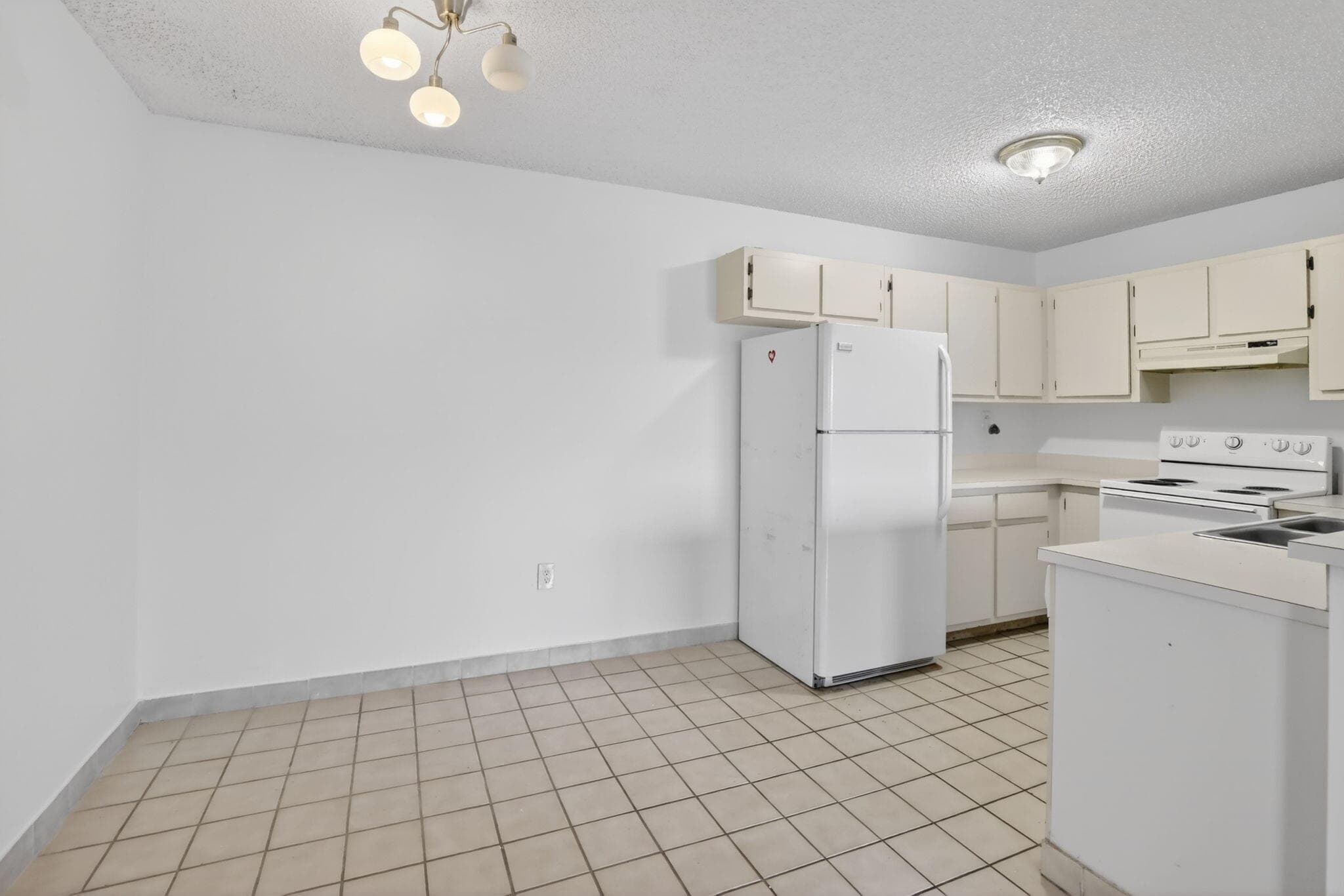 300 W Palm Cir Circle W 305, Pembroke Pines, FL 33025 — photo 6 of 42
