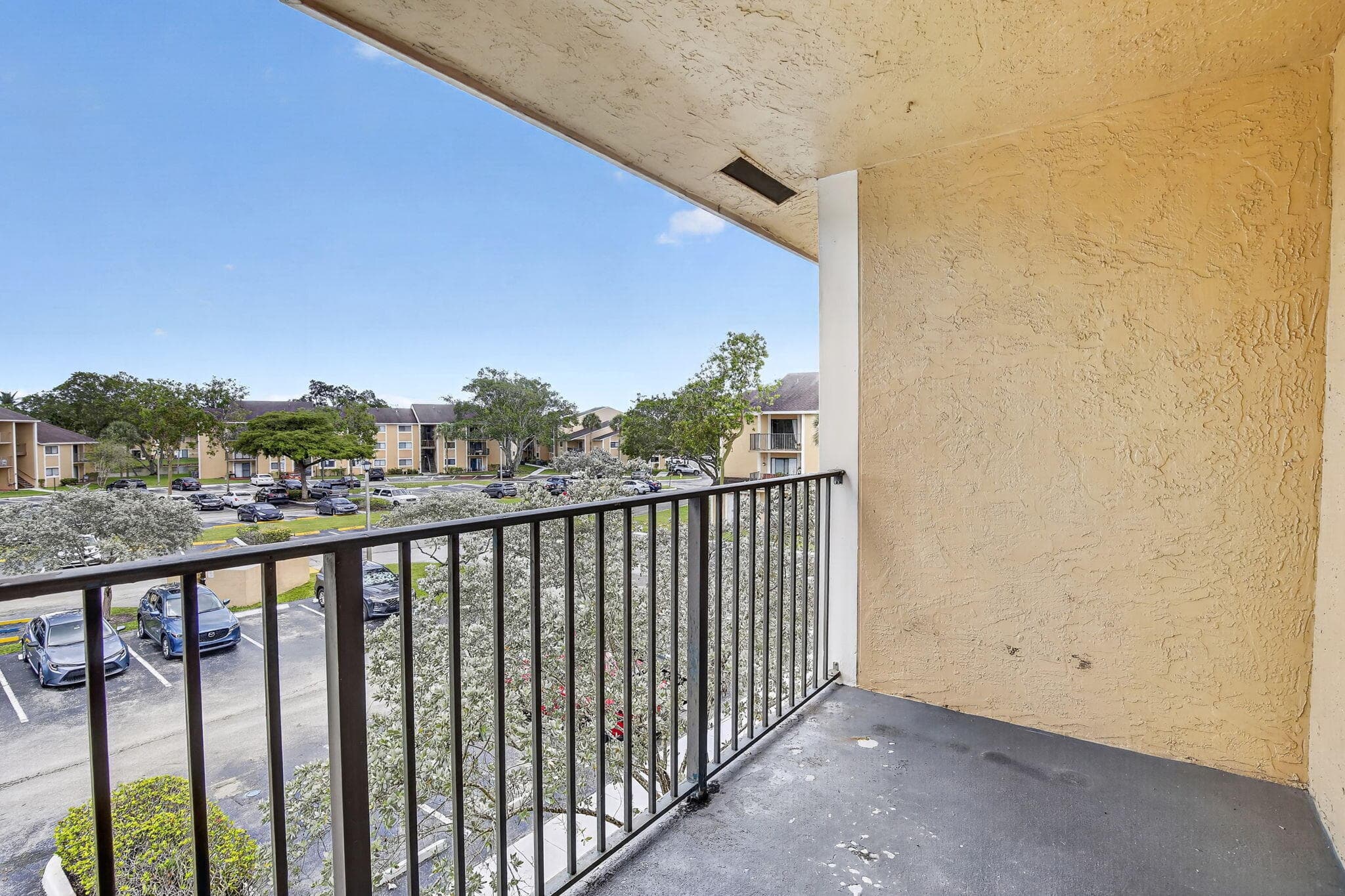 300 W Palm Cir Circle W 305, Pembroke Pines, FL 33025 — photo 19 of 42