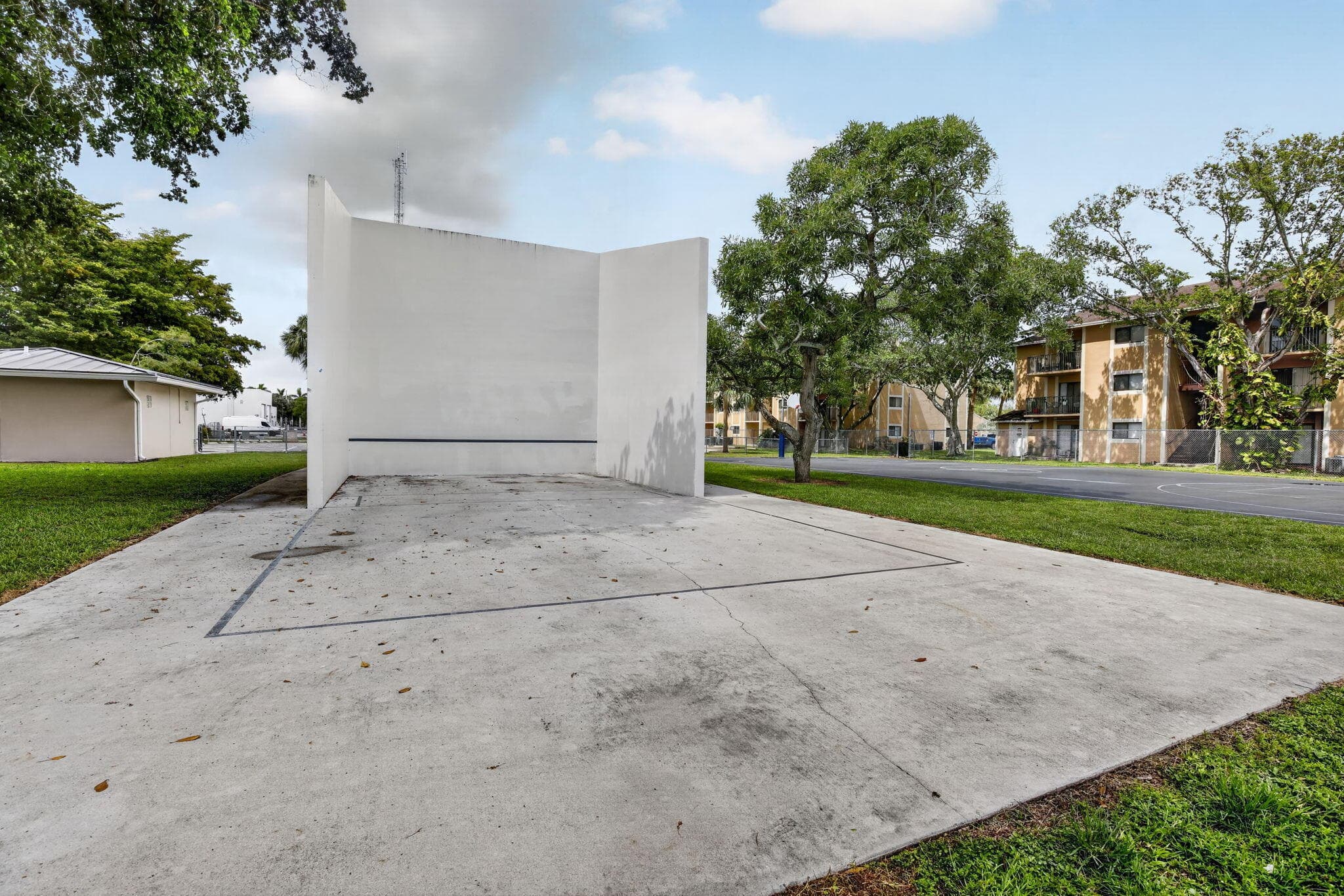 300 W Palm Cir Circle W 305, Pembroke Pines, FL 33025 — photo 24 of 42