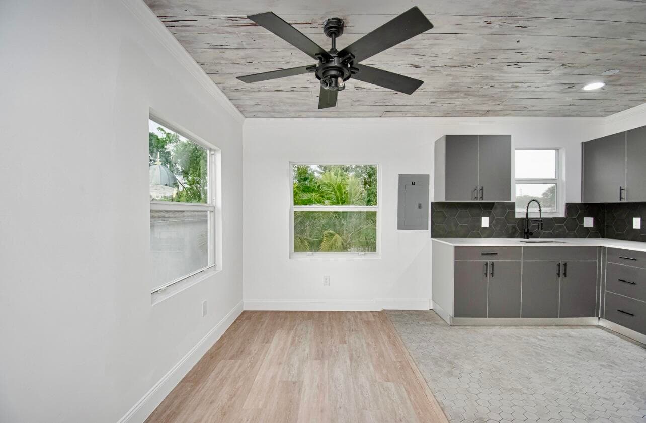 318 N E Street, Lake Worth Beach, FL 33460 — photo 7 of 17