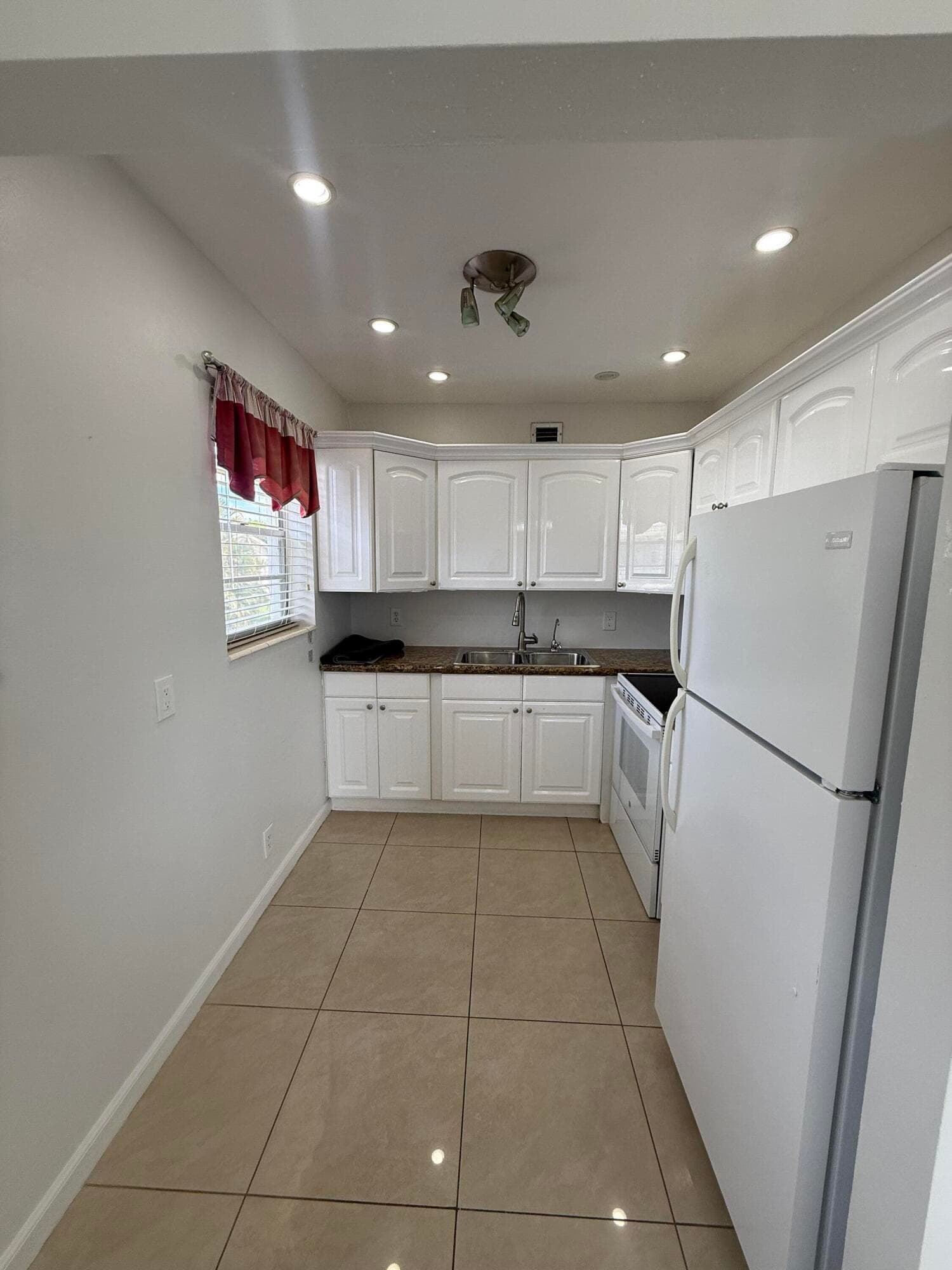 184 Easthampton H, West Palm Beach, FL 33417 — photo 5 of 17