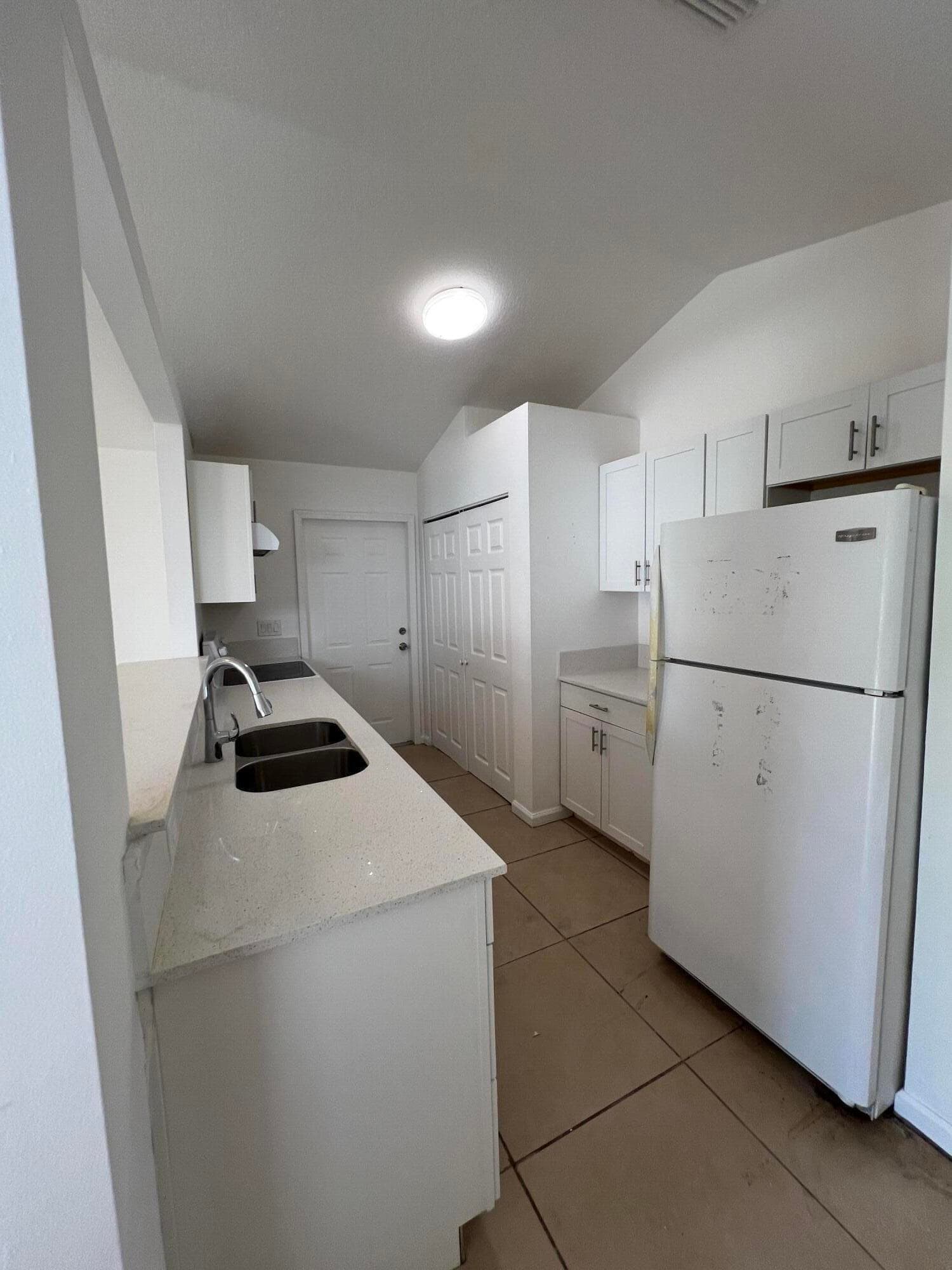 8444 SE Date Street, Hobe Sound, FL 33455 — photo 5 of 10