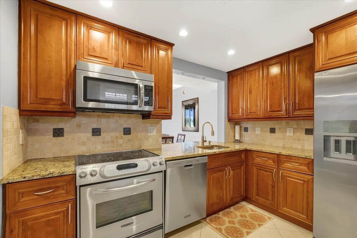 5190 Las Verdes Circle 108, Delray Beach, FL 33484 — photo 2 of 39