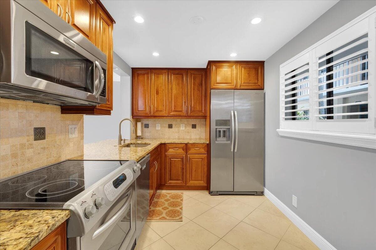 5190 Las Verdes Circle 108, Delray Beach, FL 33484 — photo 3 of 39