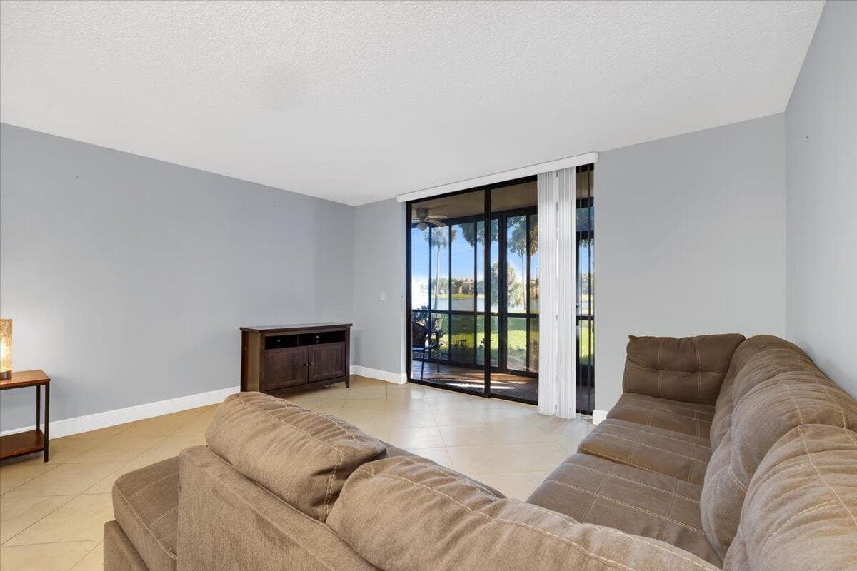 5190 Las Verdes Circle 108, Delray Beach, FL 33484 — photo 8 of 39