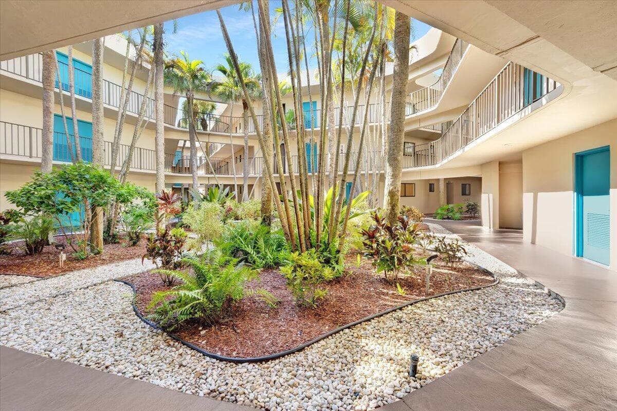 5190 Las Verdes Circle 108, Delray Beach, FL 33484 — photo 22 of 39