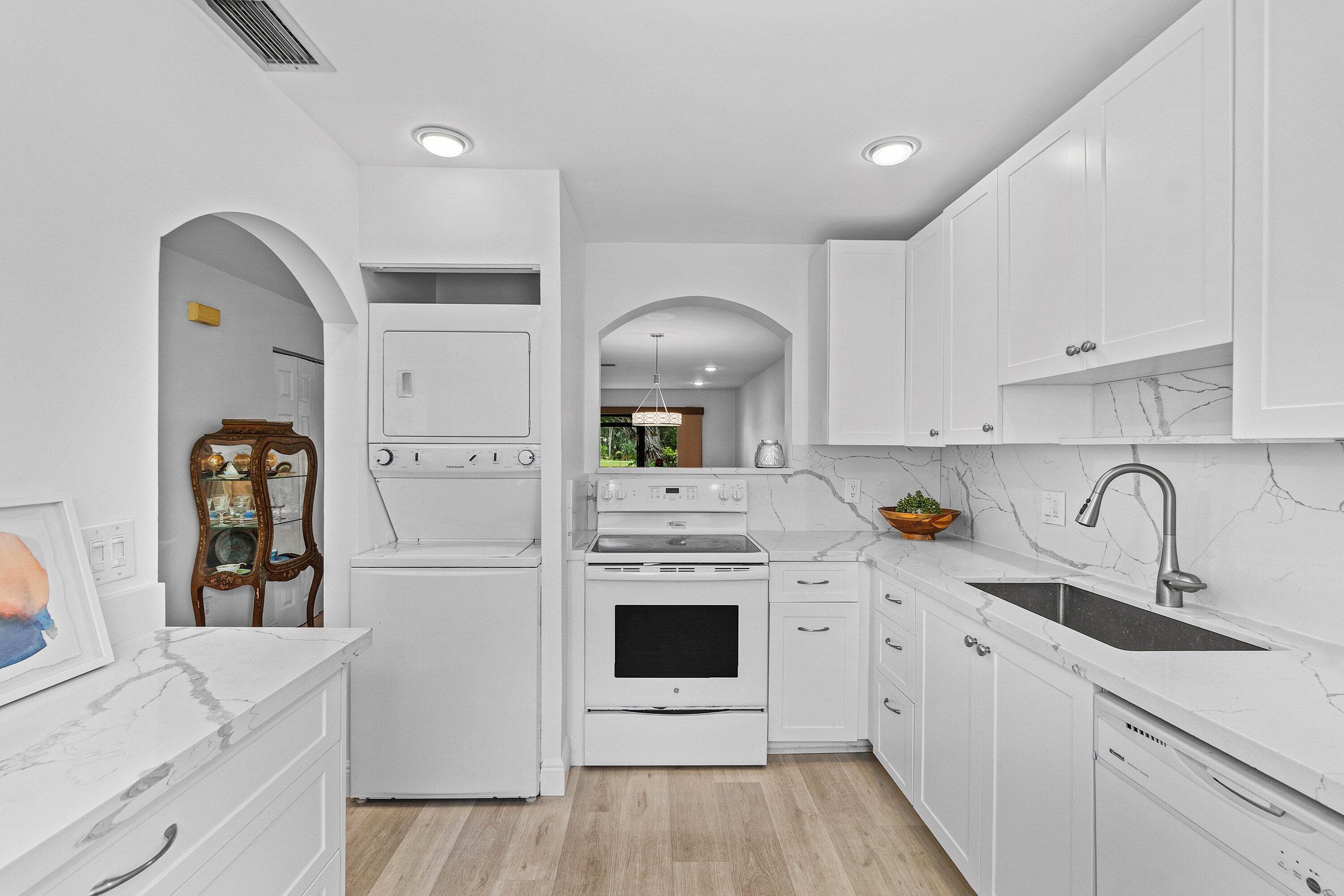 21506 Juego Circle 28e, Boca Raton, FL 33433 — photo 9 of 34